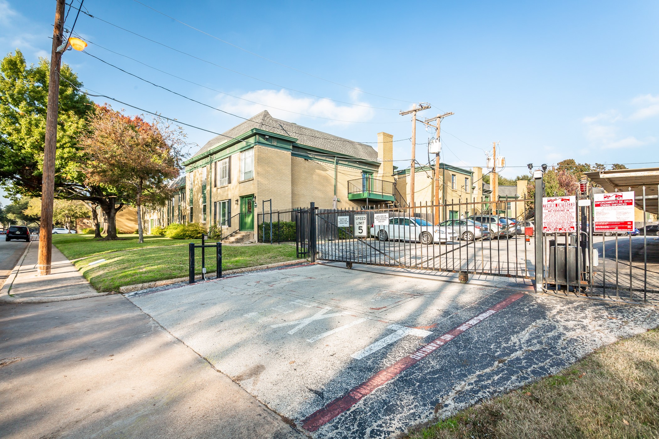 4816 Amesbury Dallas TX 75206