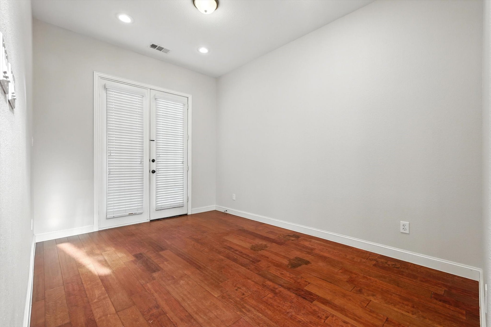 6755 Plaza Via Irving TX 75039