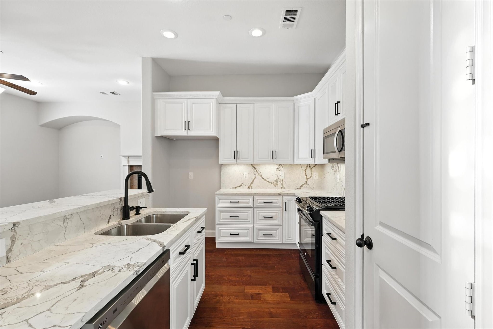 6755 Plaza Via Irving TX 75039