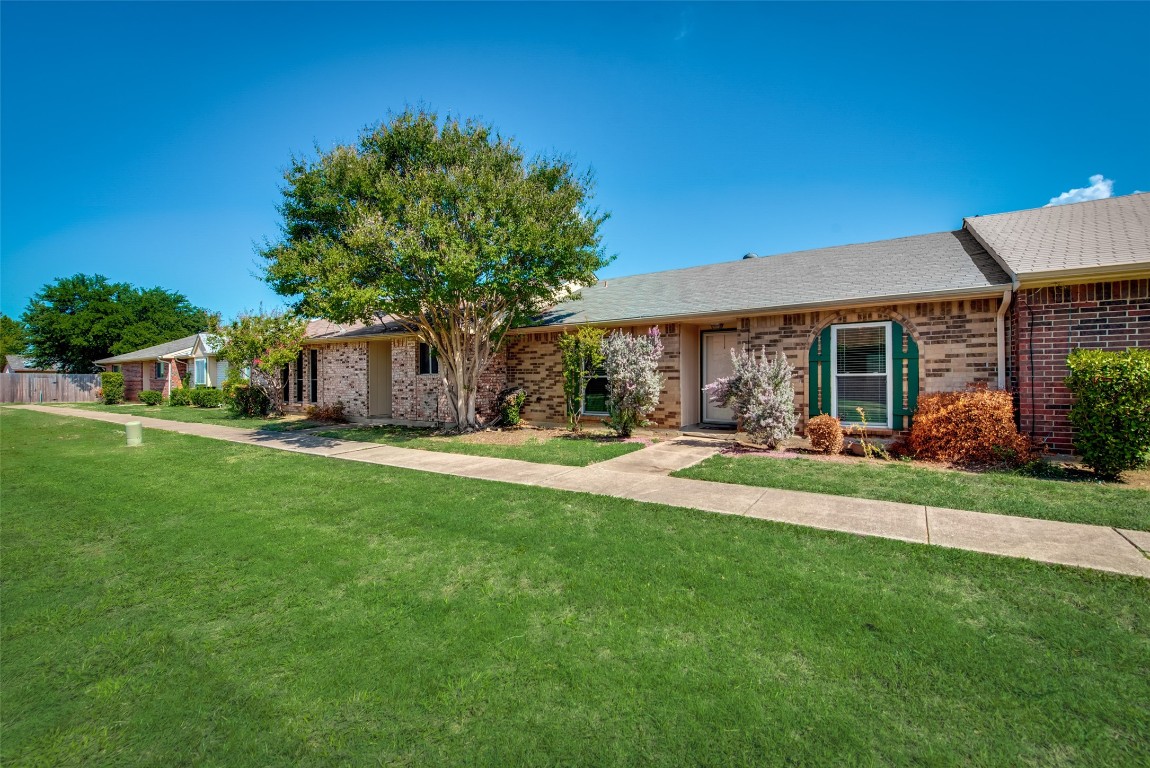 8 E Mountain Creek Court Grand Prairie TX 75052