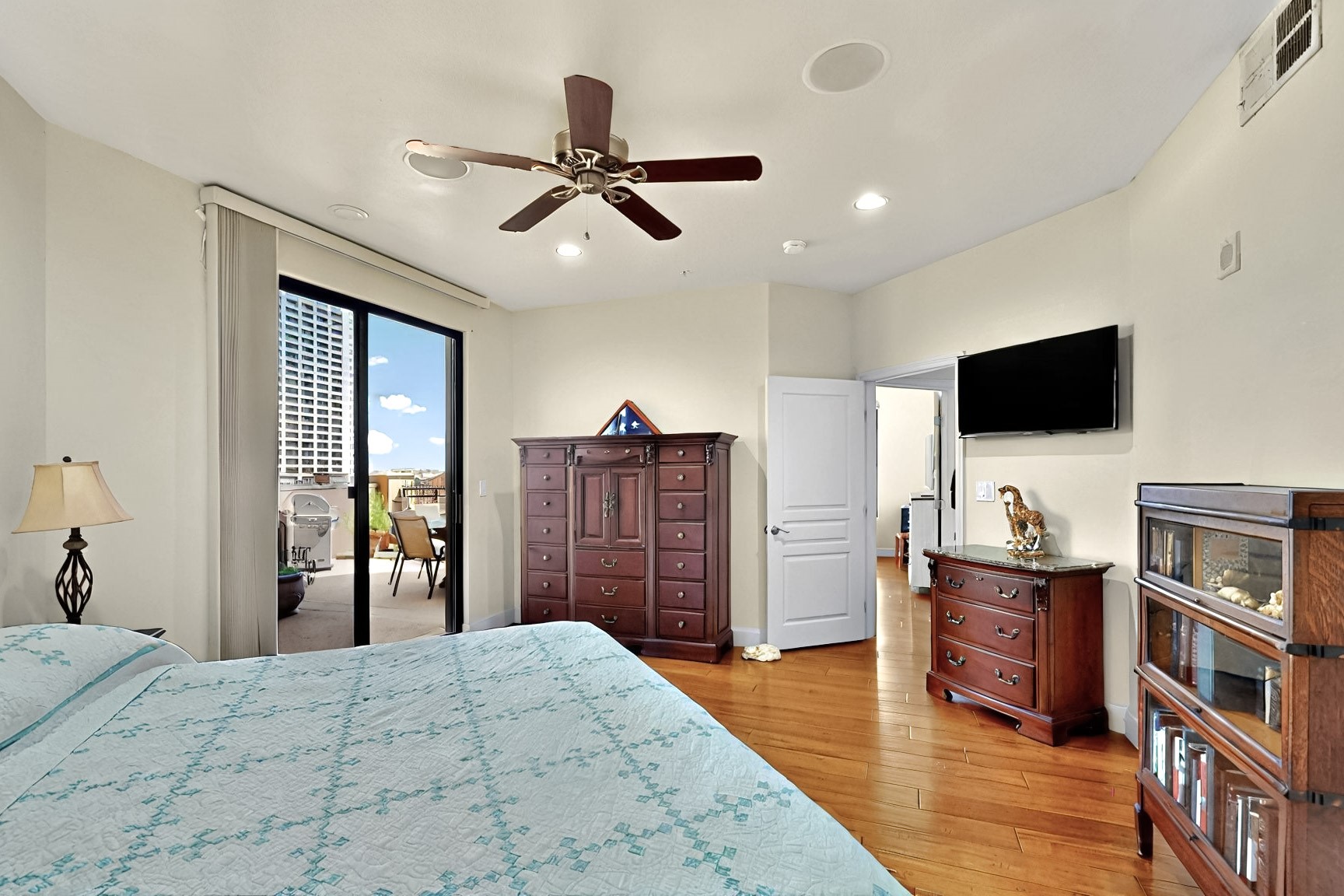 330 Las Colinas Boulevard E Irving TX 75039