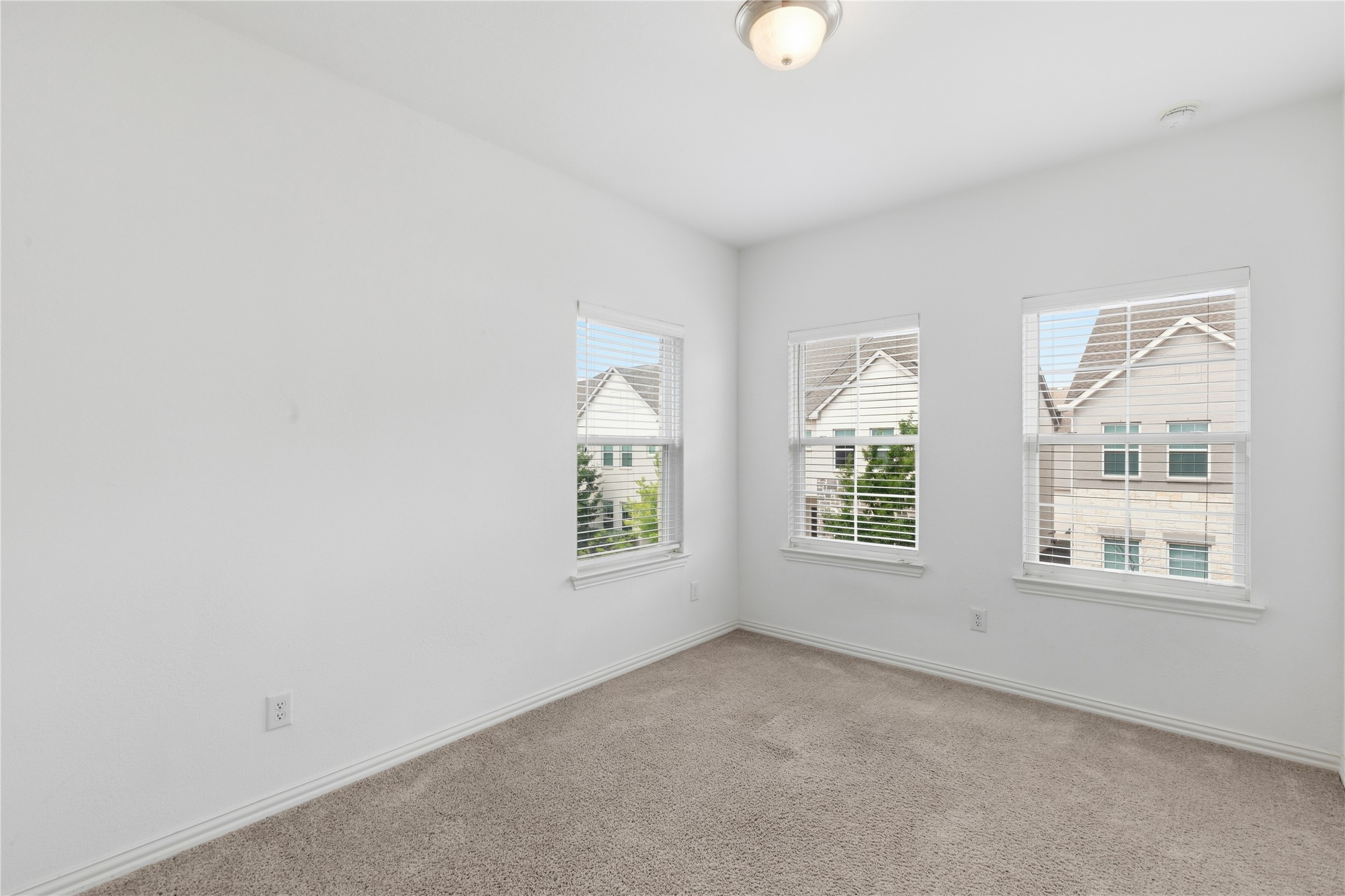 9924 Hennings Street Irving TX 75063