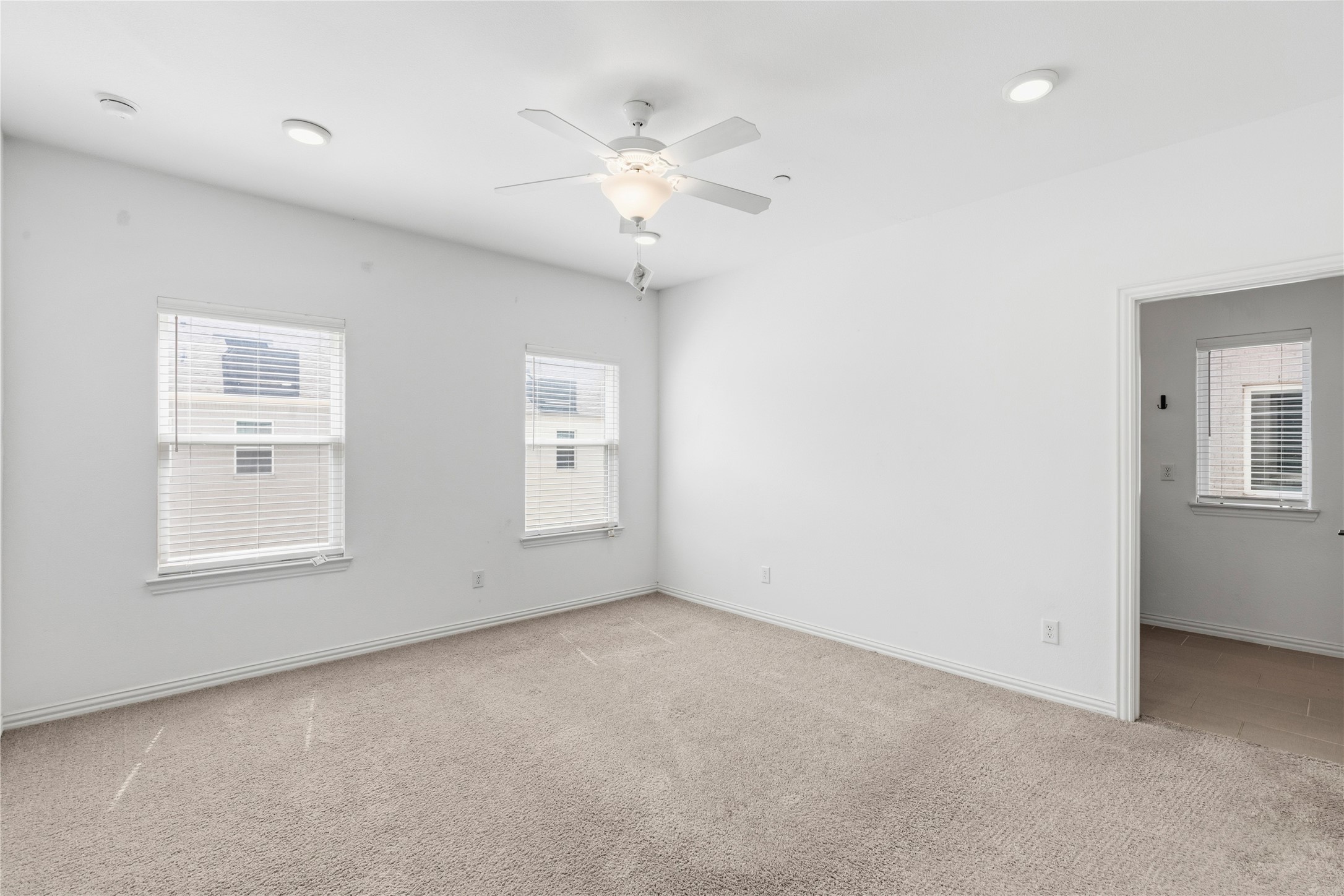 9924 Hennings Street Irving TX 75063