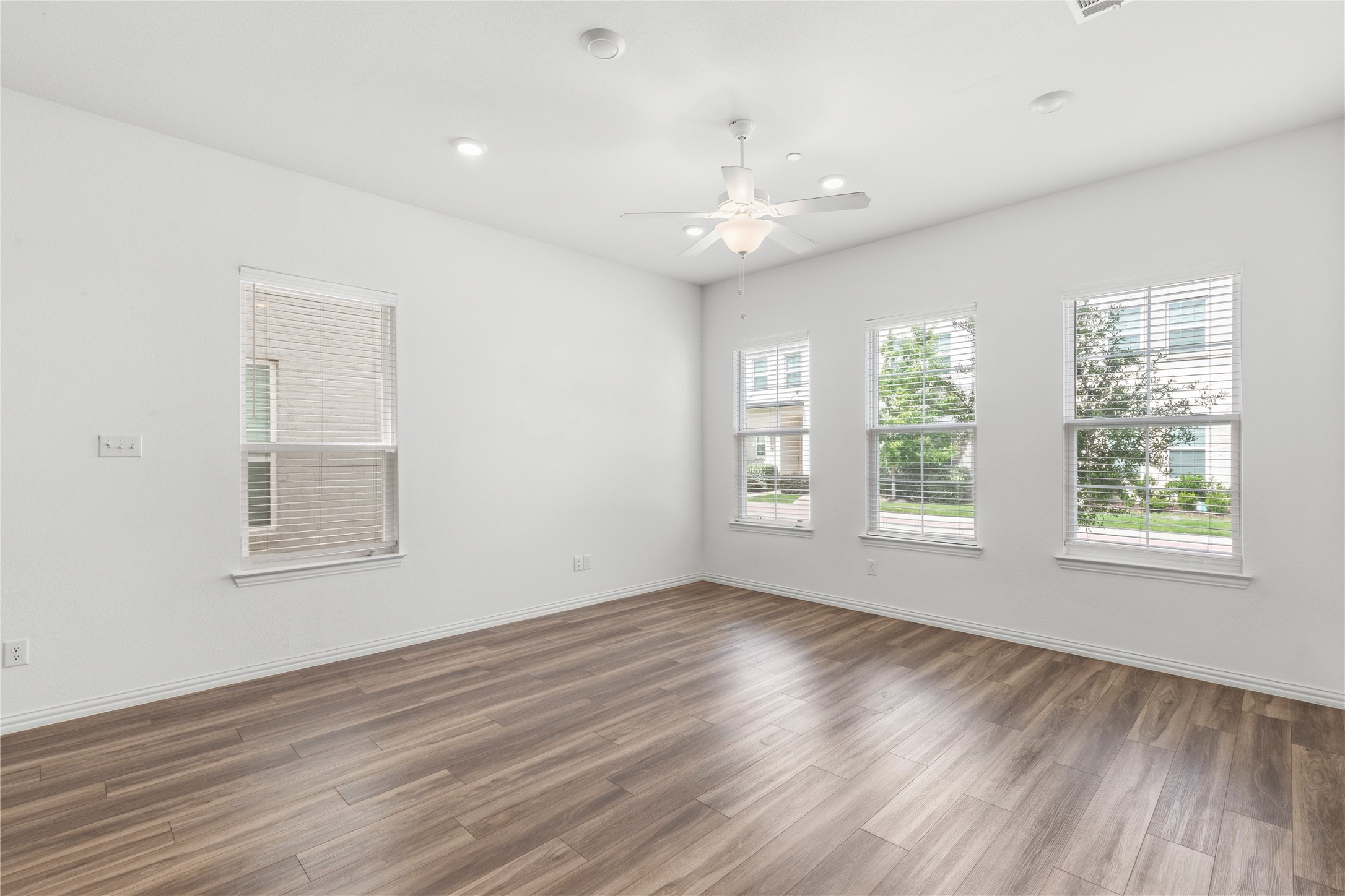 9924 Hennings Street Irving TX 75063