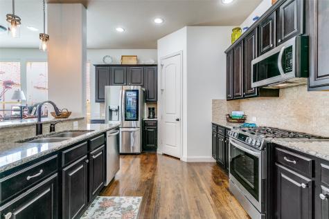 6738 Plaza Via Irving TX 75039