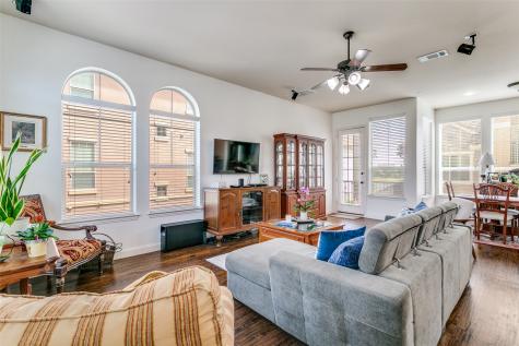 6738 Plaza Via Irving TX 75039