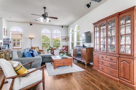 6738 Plaza Via Irving TX 75039