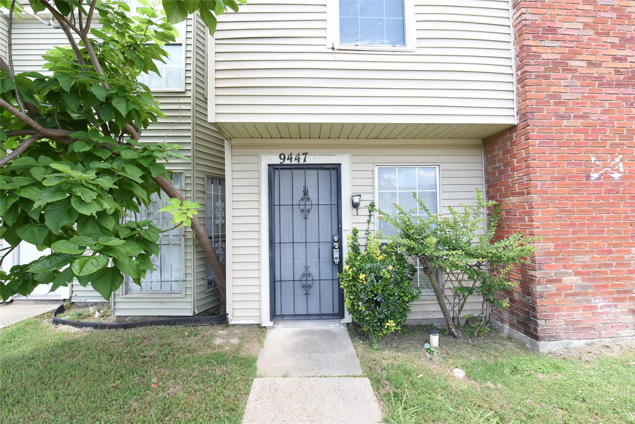 9447 Olde Towne Row Dallas TX 75227