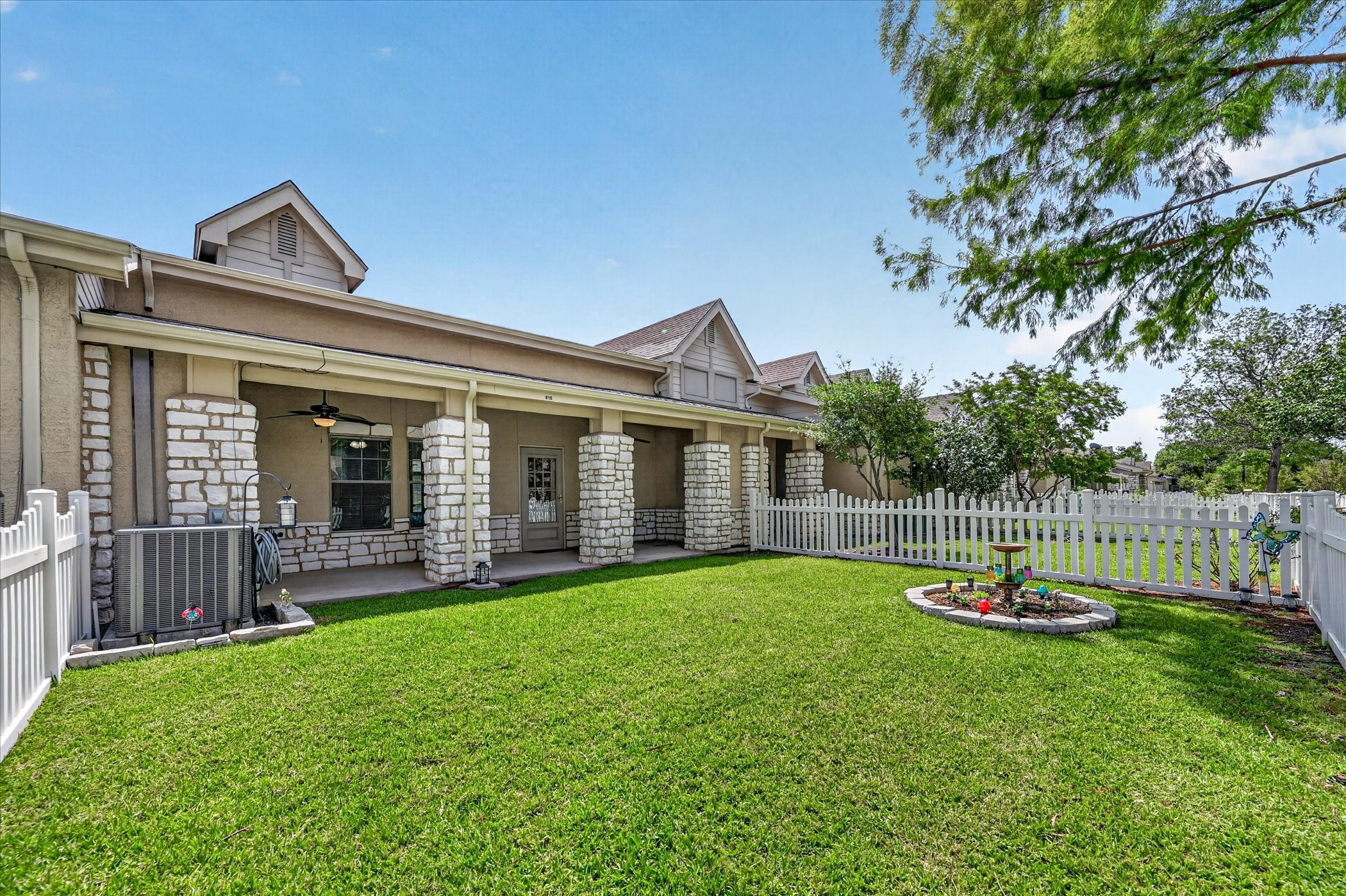 815 Earhart Avenue Grand Prairie TX 75051