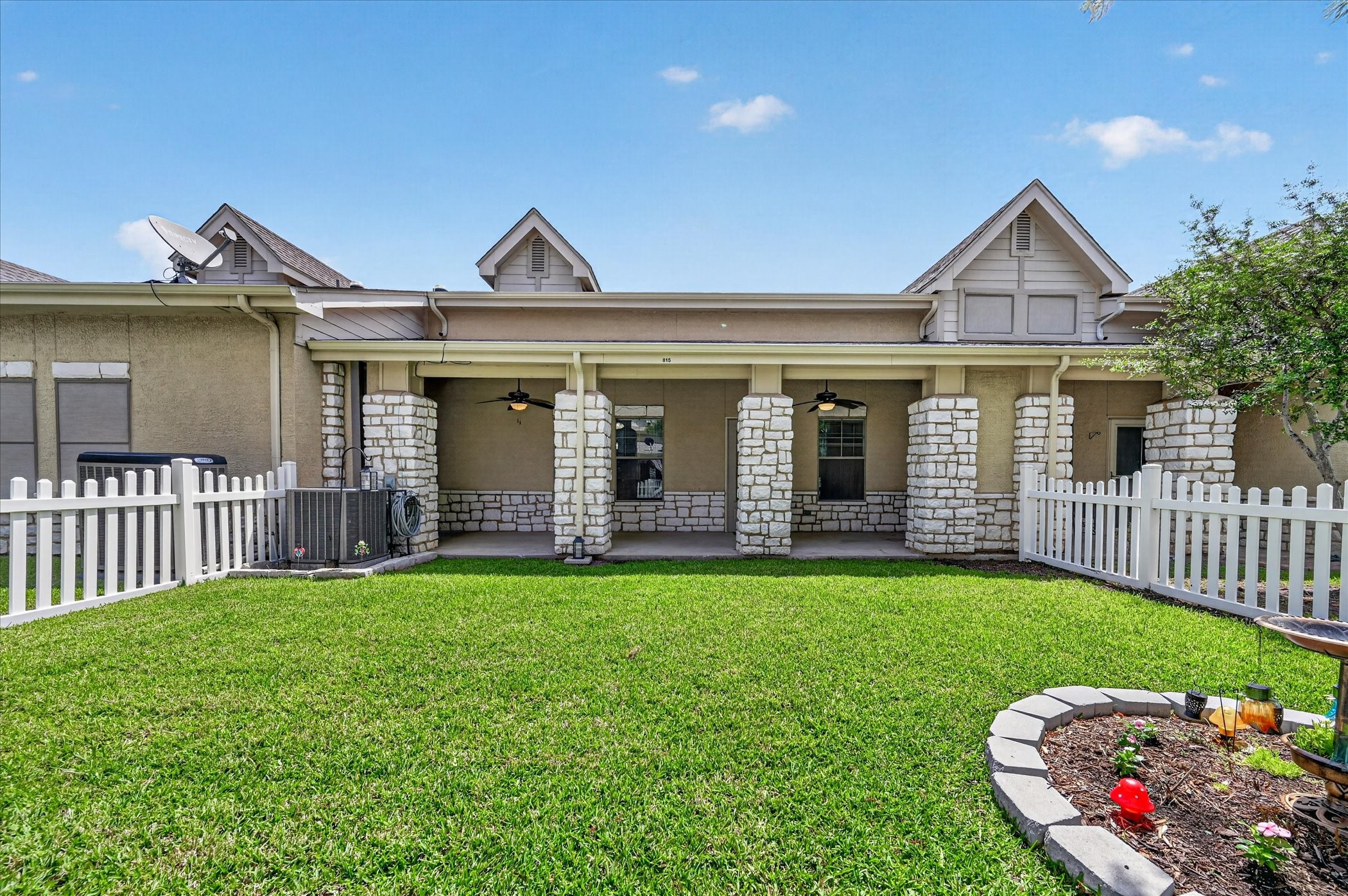 815 Earhart Avenue Grand Prairie TX 75051