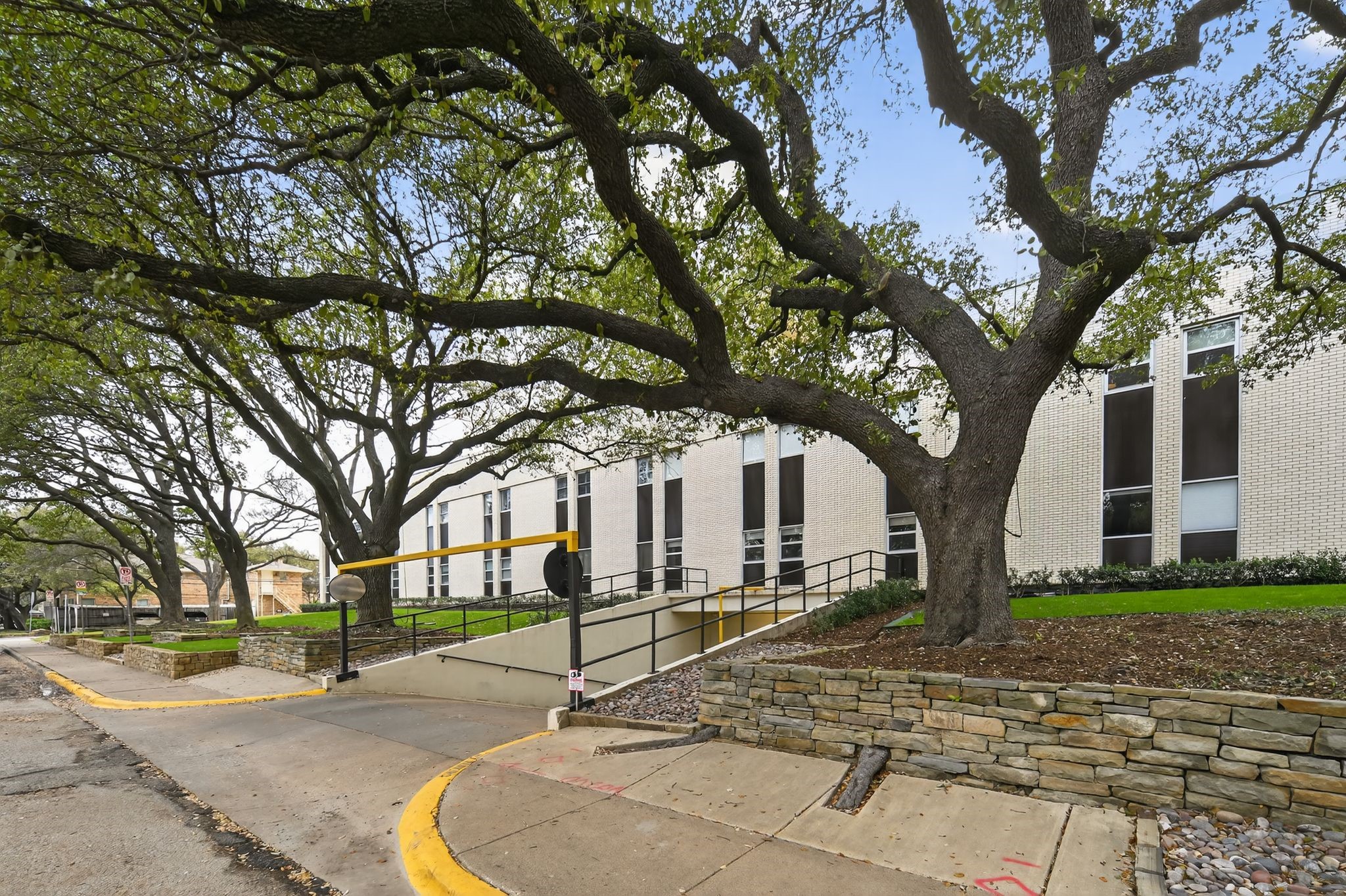 6211 W Northwest Highway Dallas TX 75225