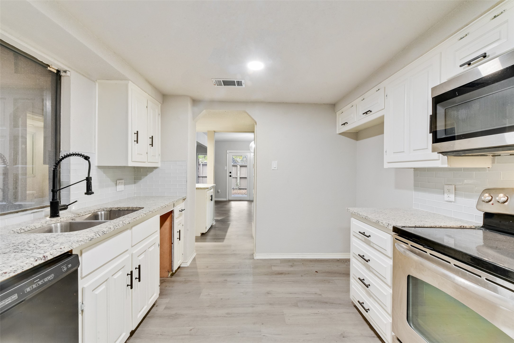 3161 Golden Oak Farmers Branch TX 75234