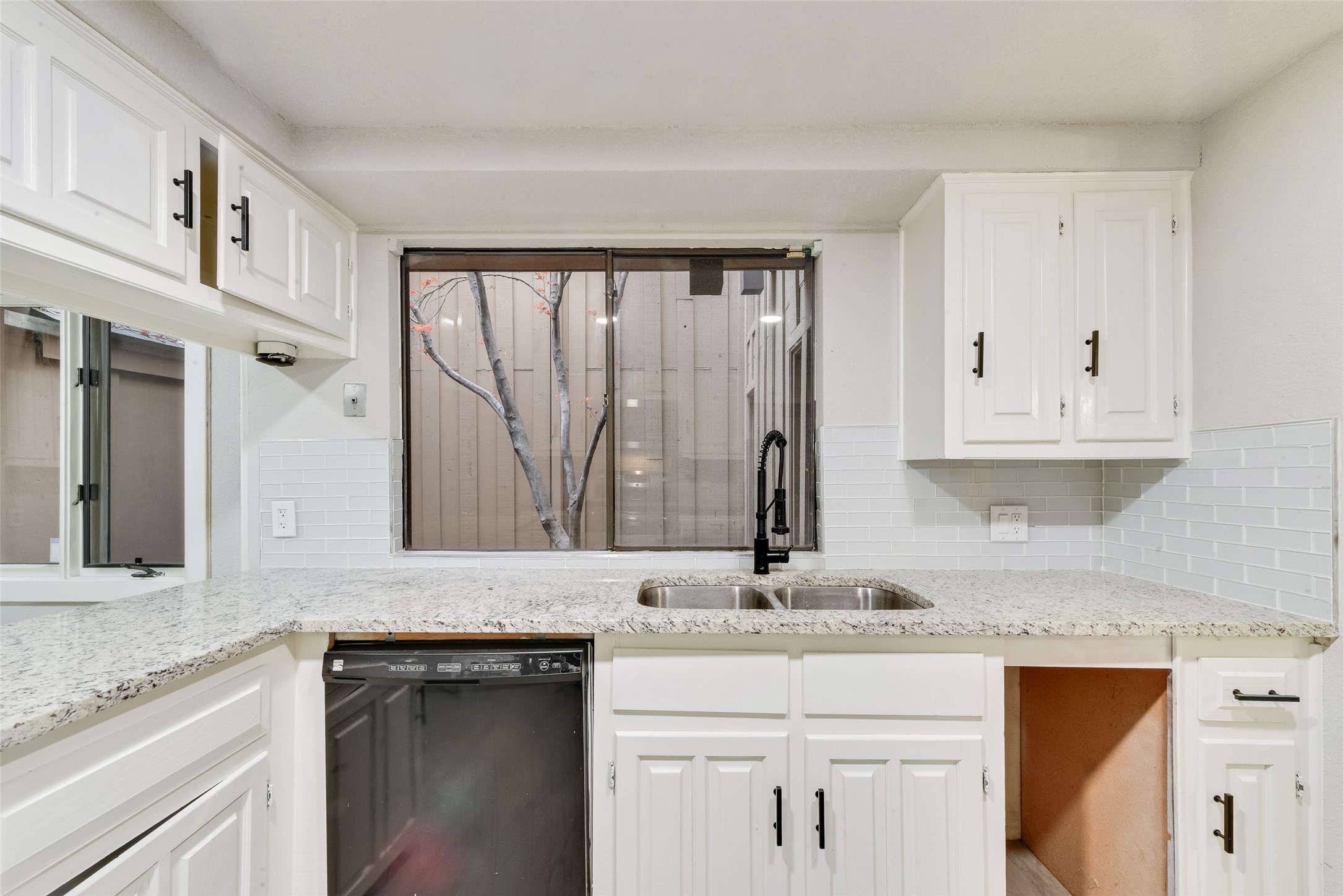 3161 Golden Oak Farmers Branch TX 75234