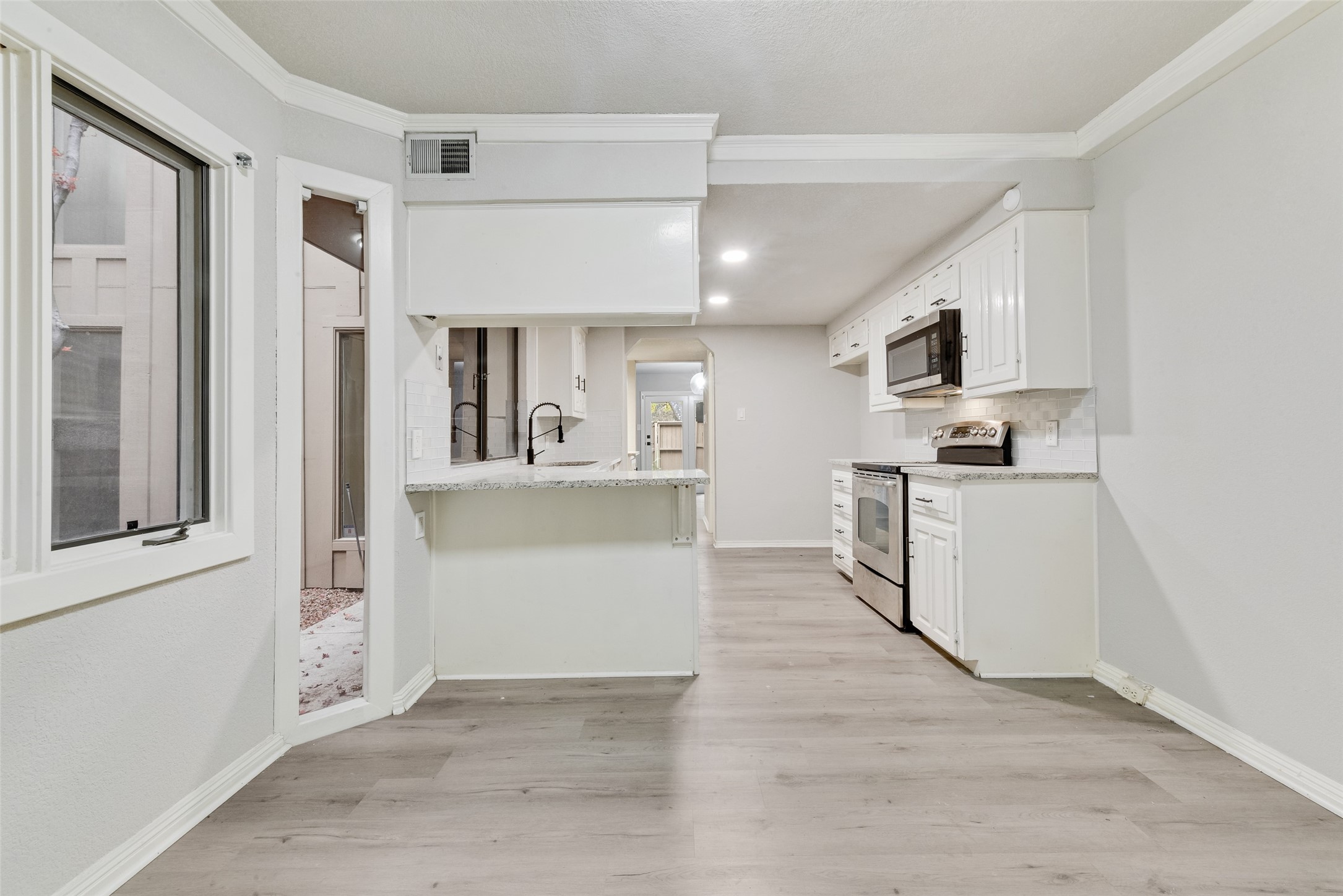 3161 Golden Oak Farmers Branch TX 75234