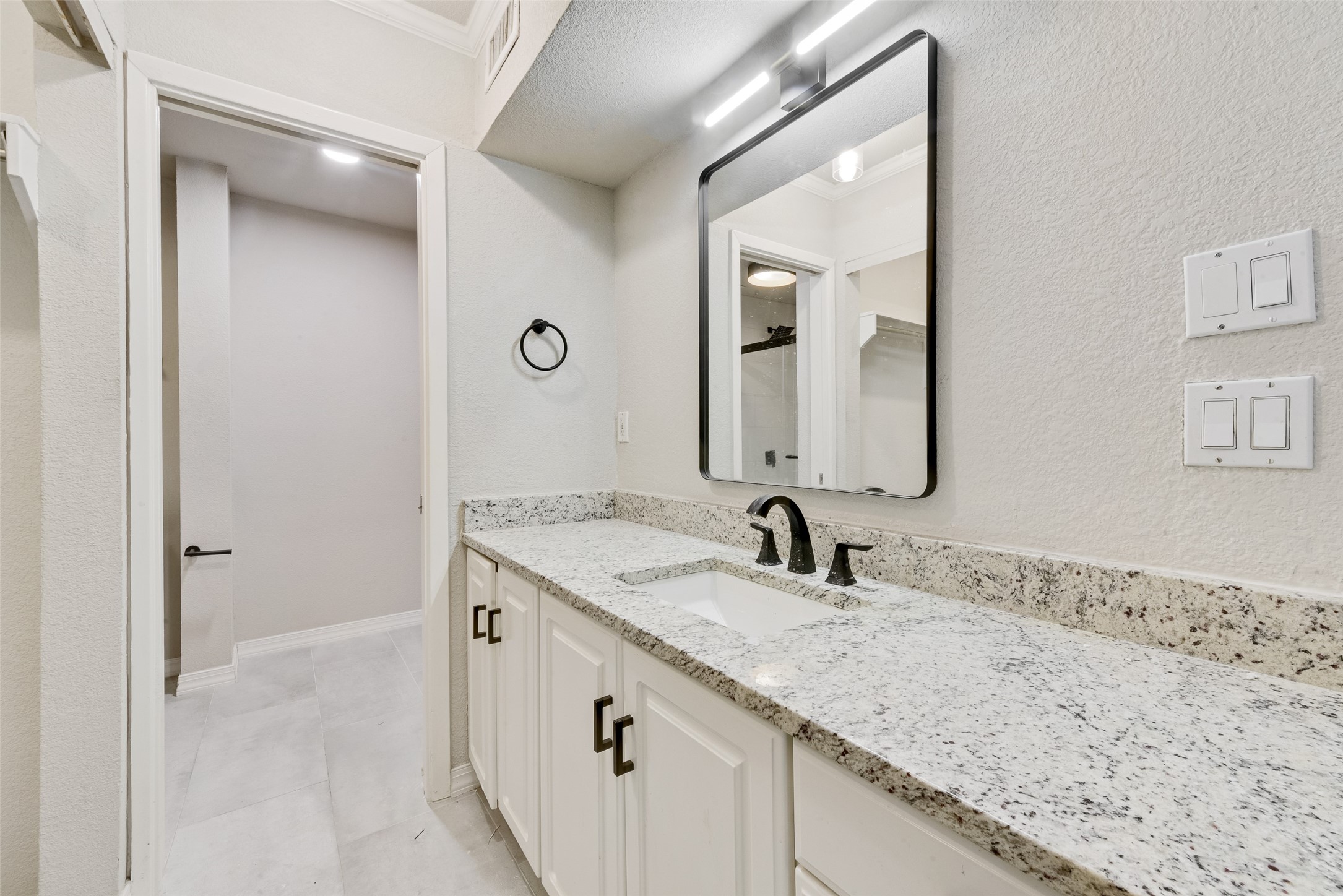 3161 Golden Oak Farmers Branch TX 75234