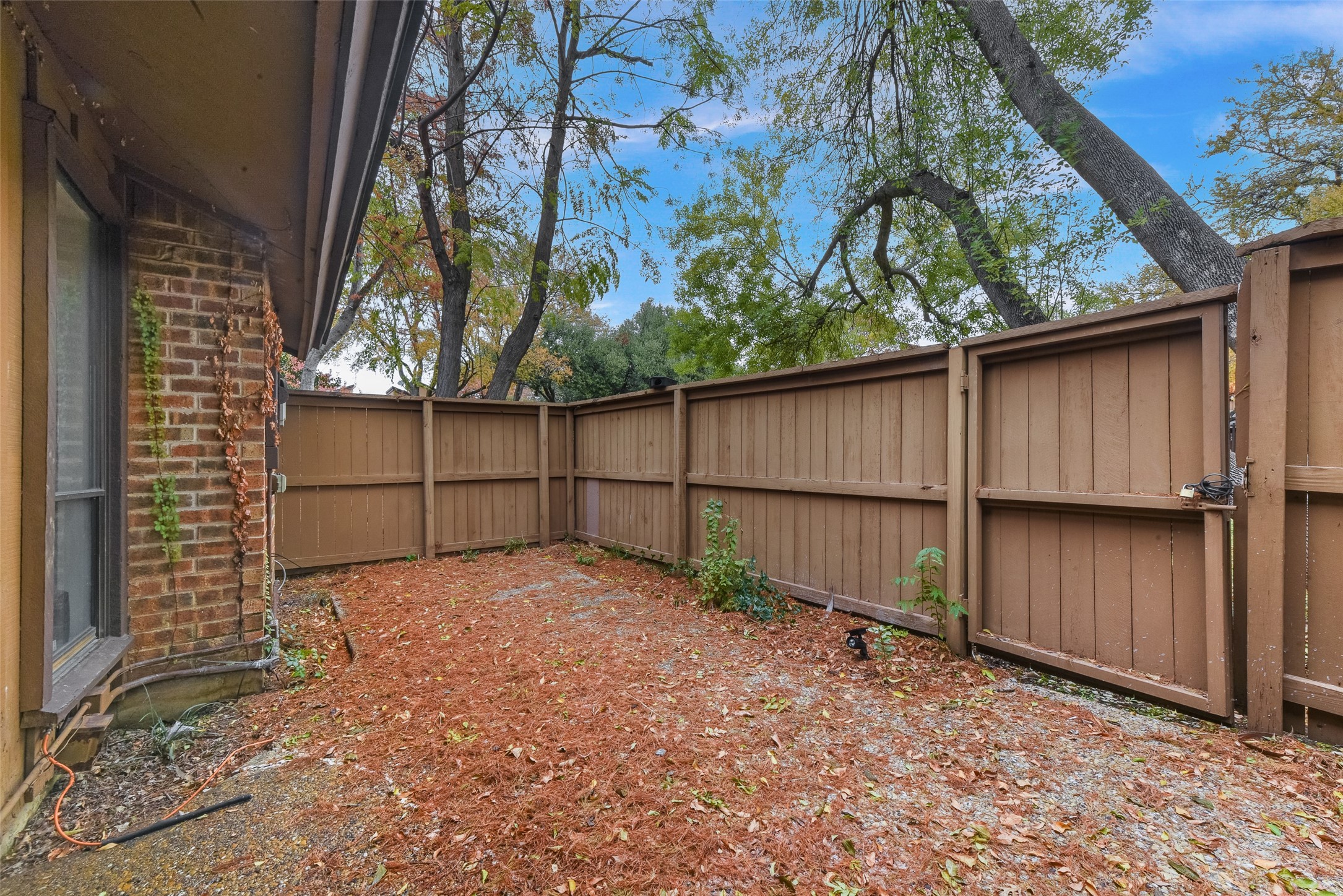 3161 Golden Oak Farmers Branch TX 75234