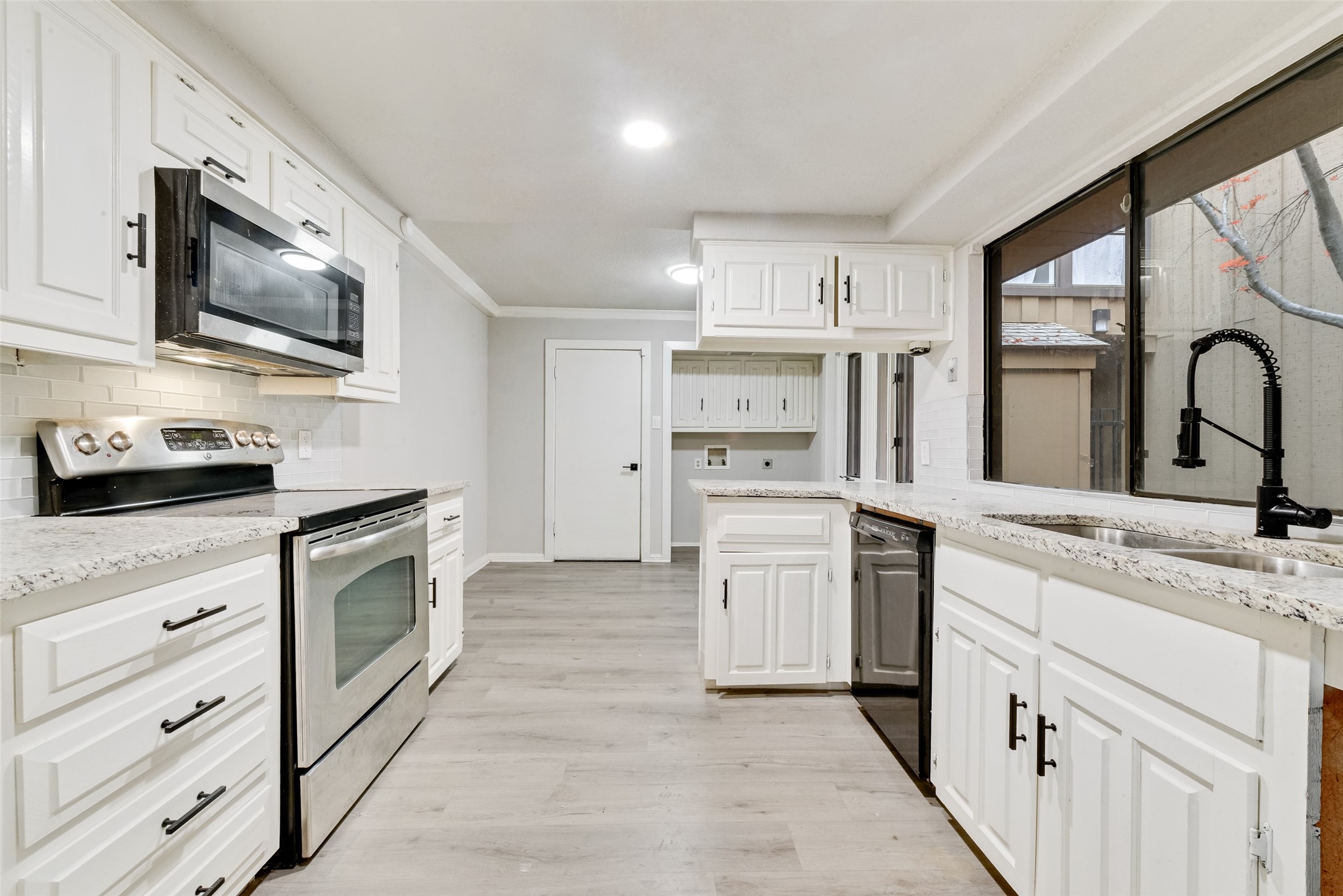 3161 Golden Oak Farmers Branch TX 75234