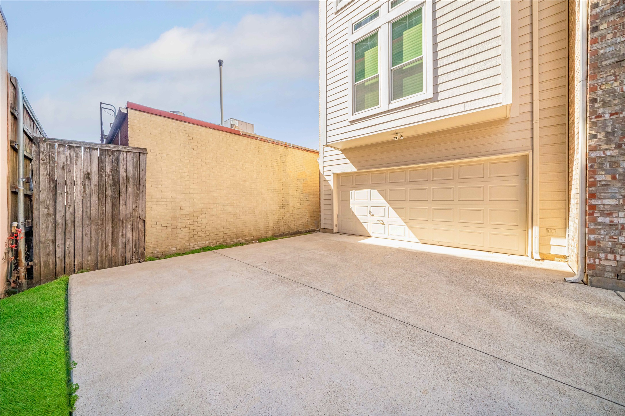 2906 Thomas Avenue Dallas TX 75204