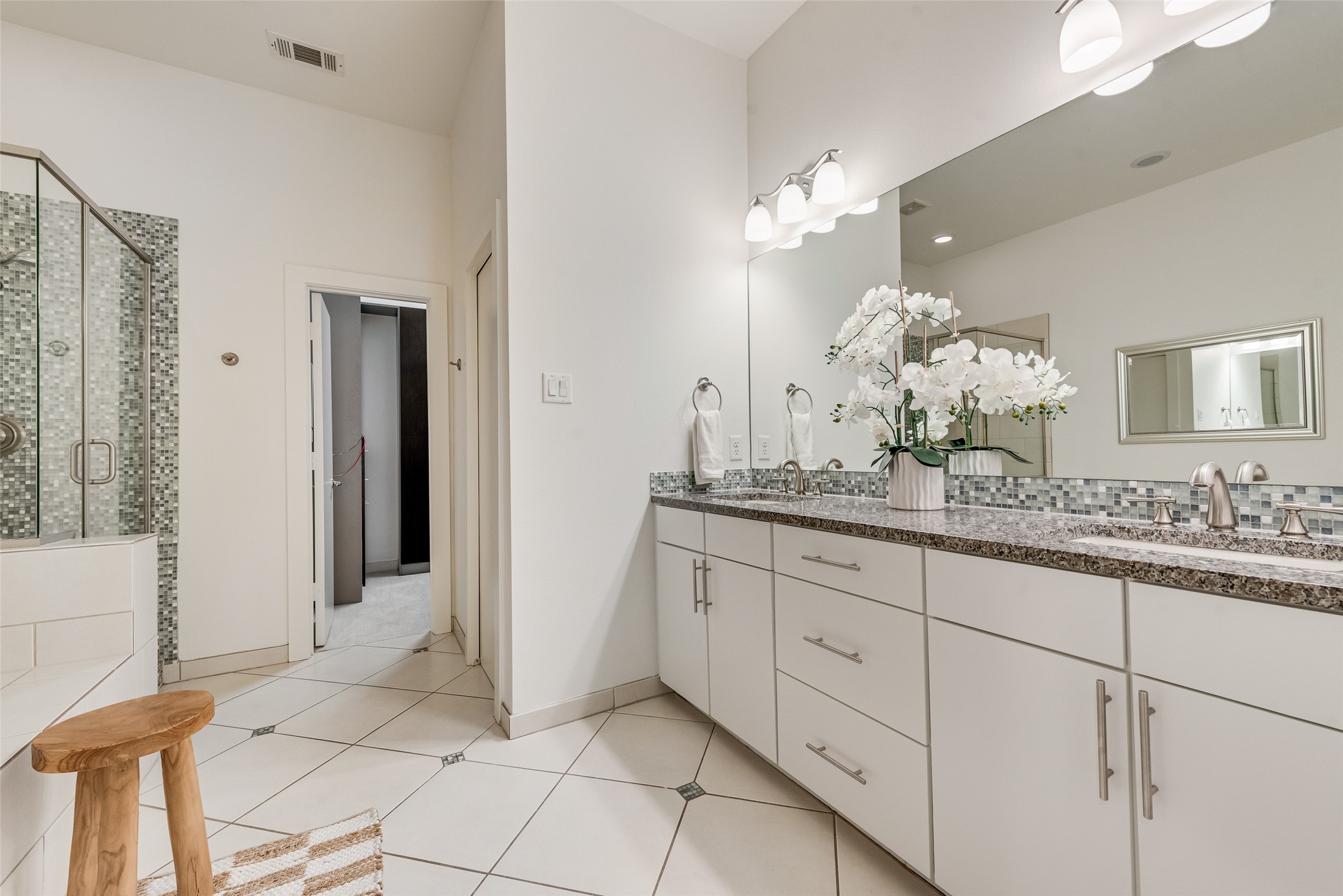 3200 Ross Avenue Dallas TX 75204