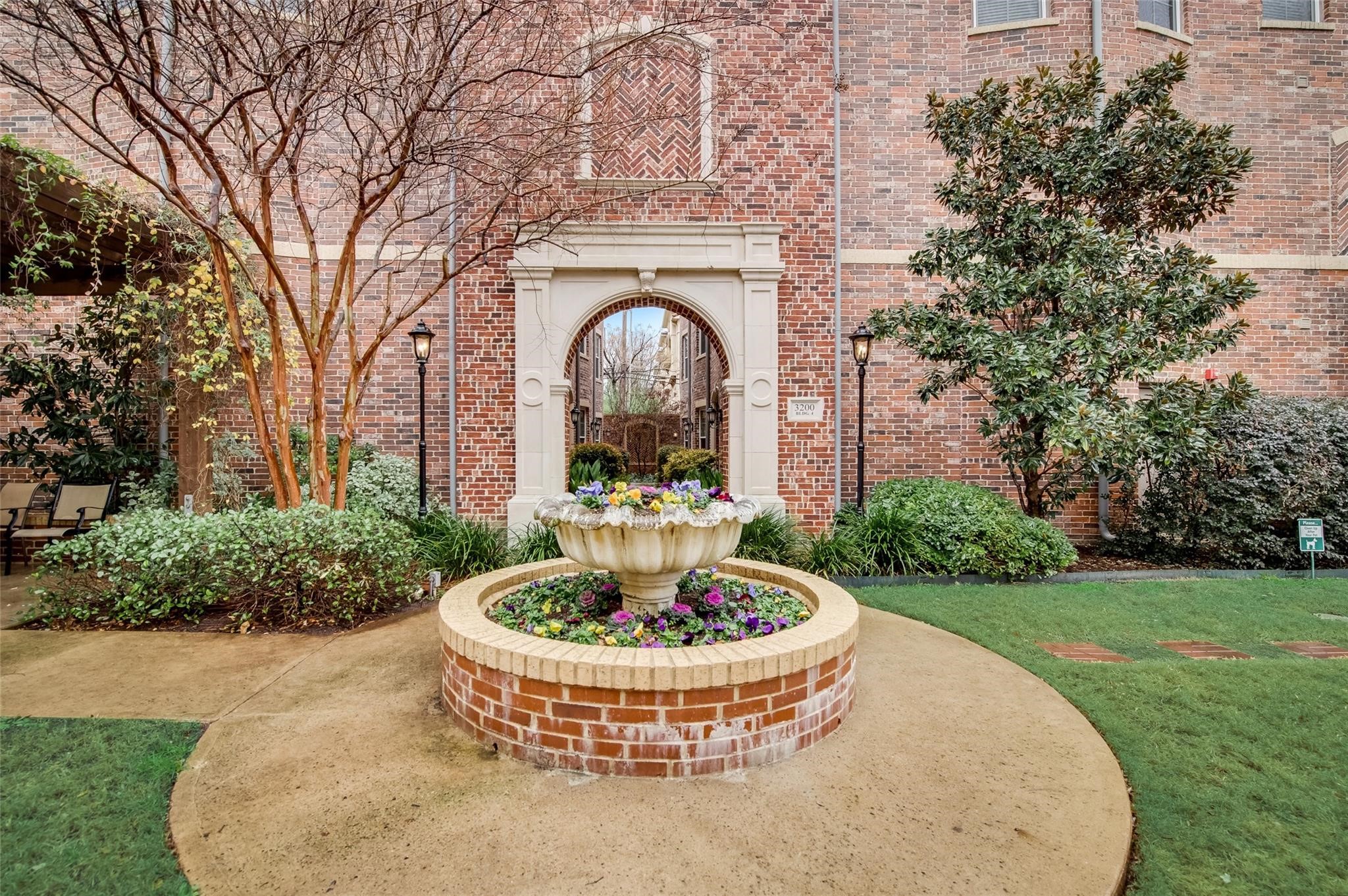 3200 Ross Avenue Dallas TX 75204