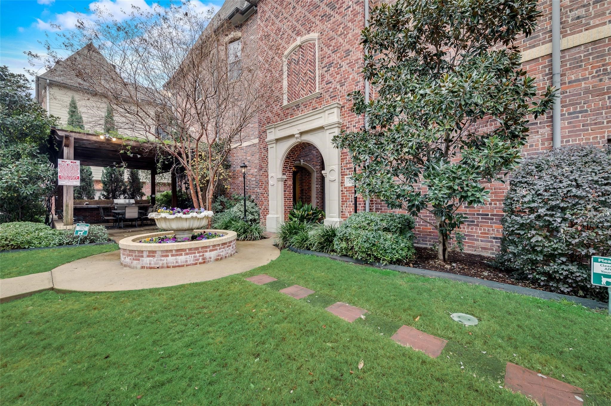 3200 Ross Avenue Dallas TX 75204