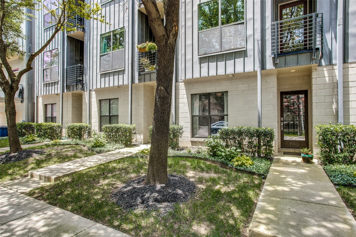 1910 Hope Way Dallas TX 75206