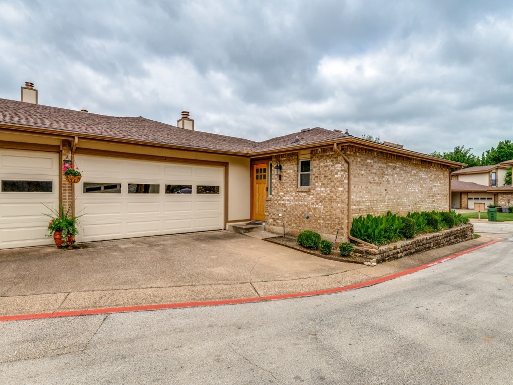 2 W Meadow Lane Bedford TX 76021
