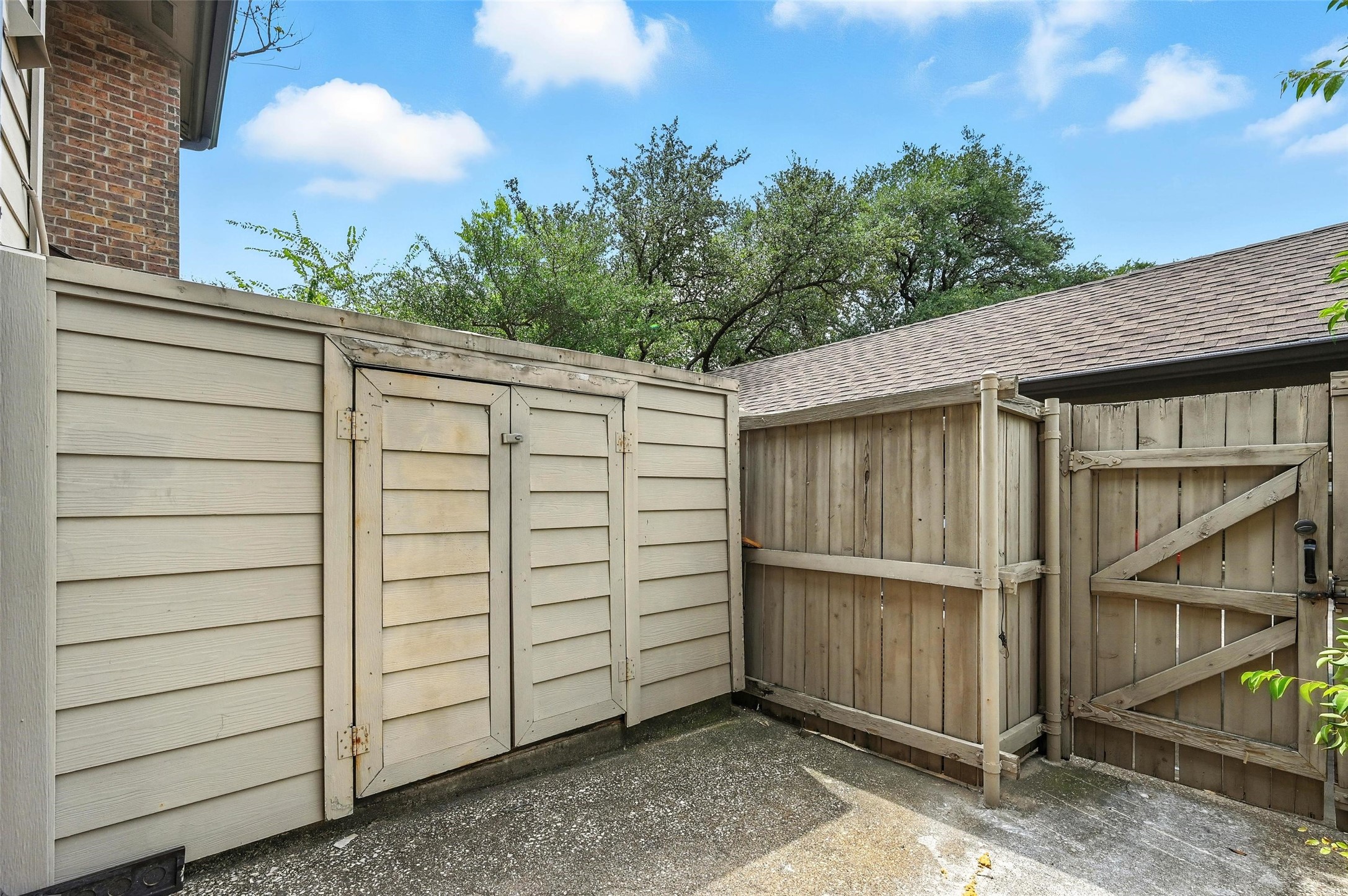 9910 Royal Lane Dallas TX 75231