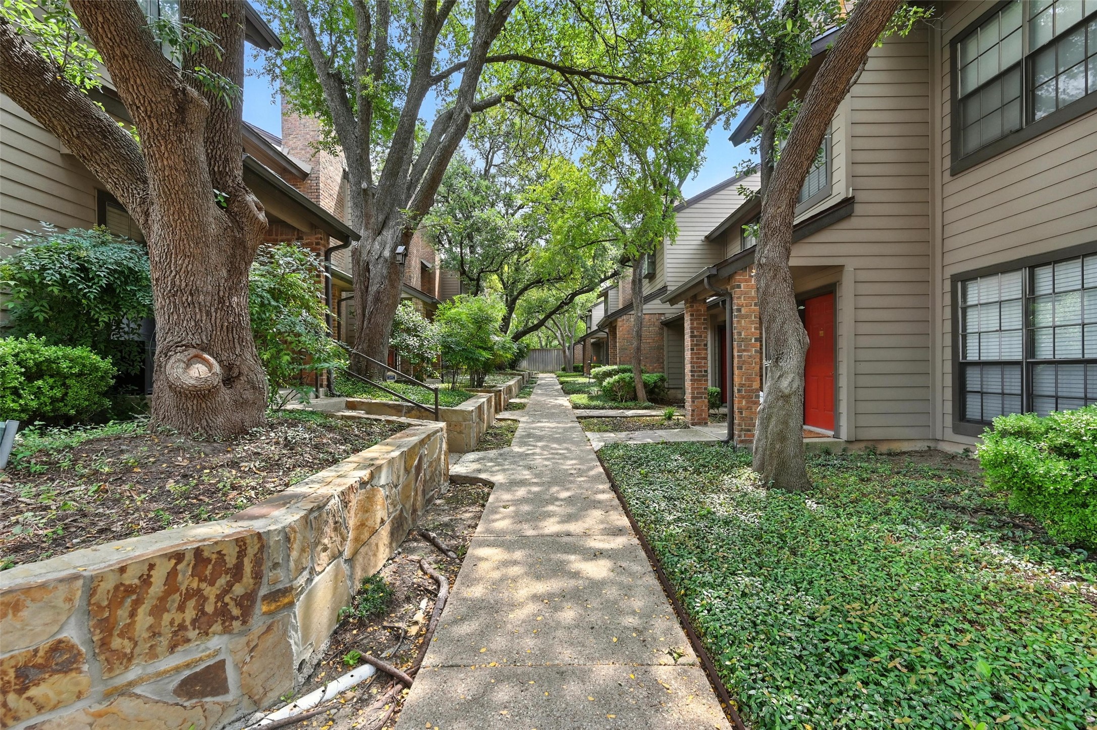 9910 Royal Lane Dallas TX 75231
