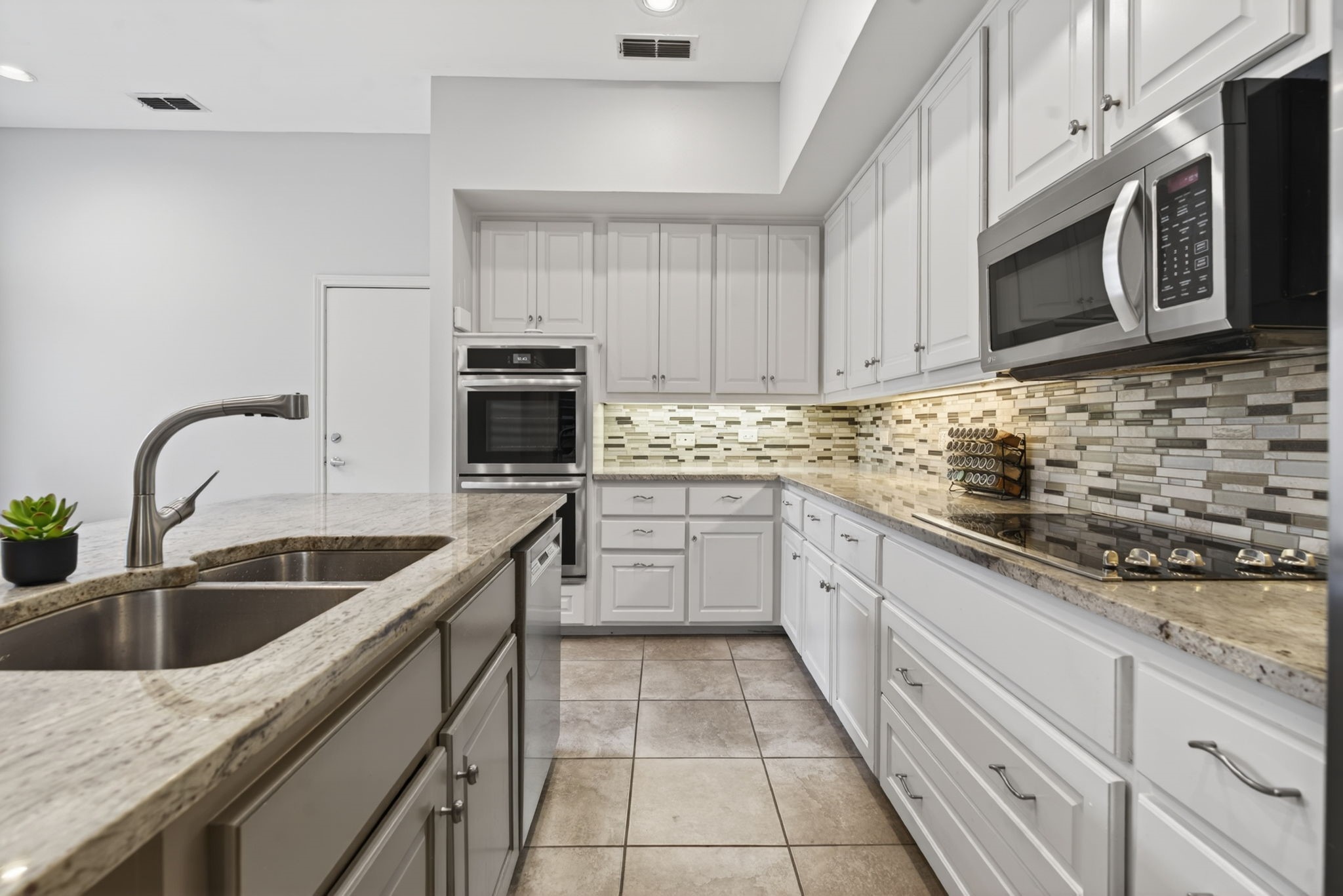 6353 Southpoint Drive Dallas TX 75248