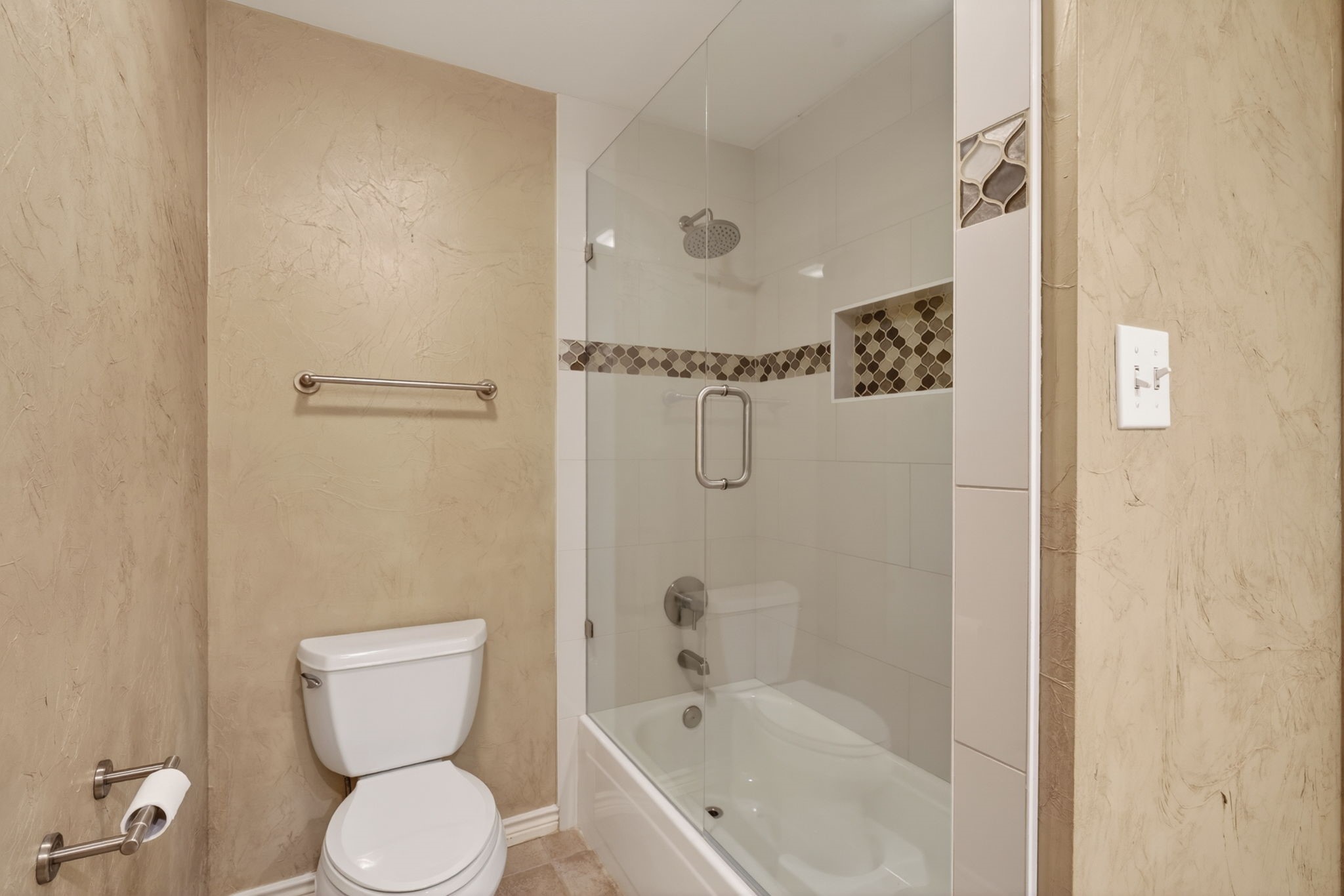 6353 Southpoint Drive Dallas TX 75248