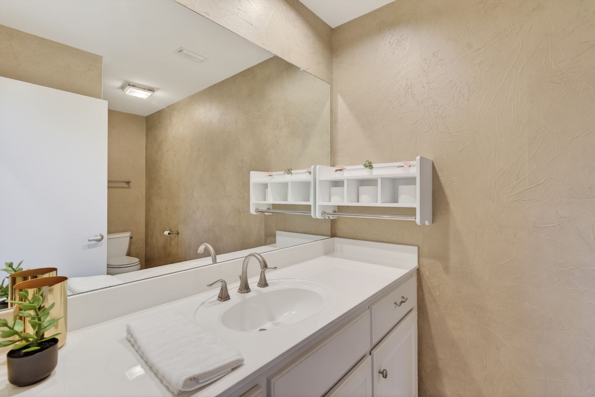 6353 Southpoint Drive Dallas TX 75248