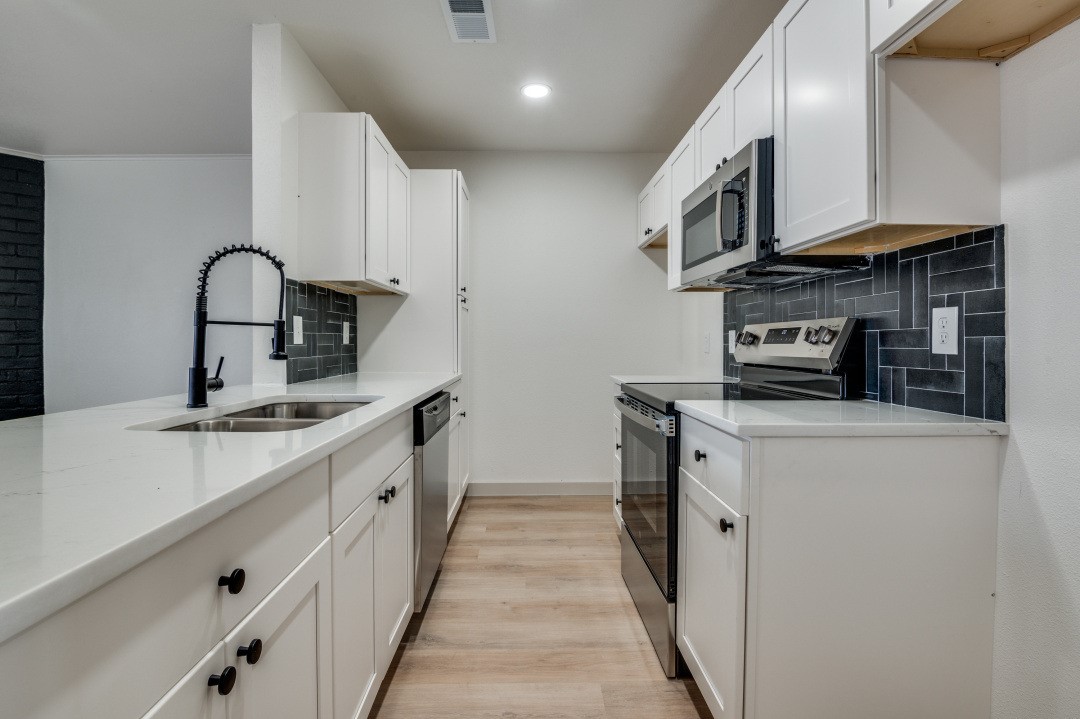 28 W Mountain Creek Drive Grand Prairie TX 75052