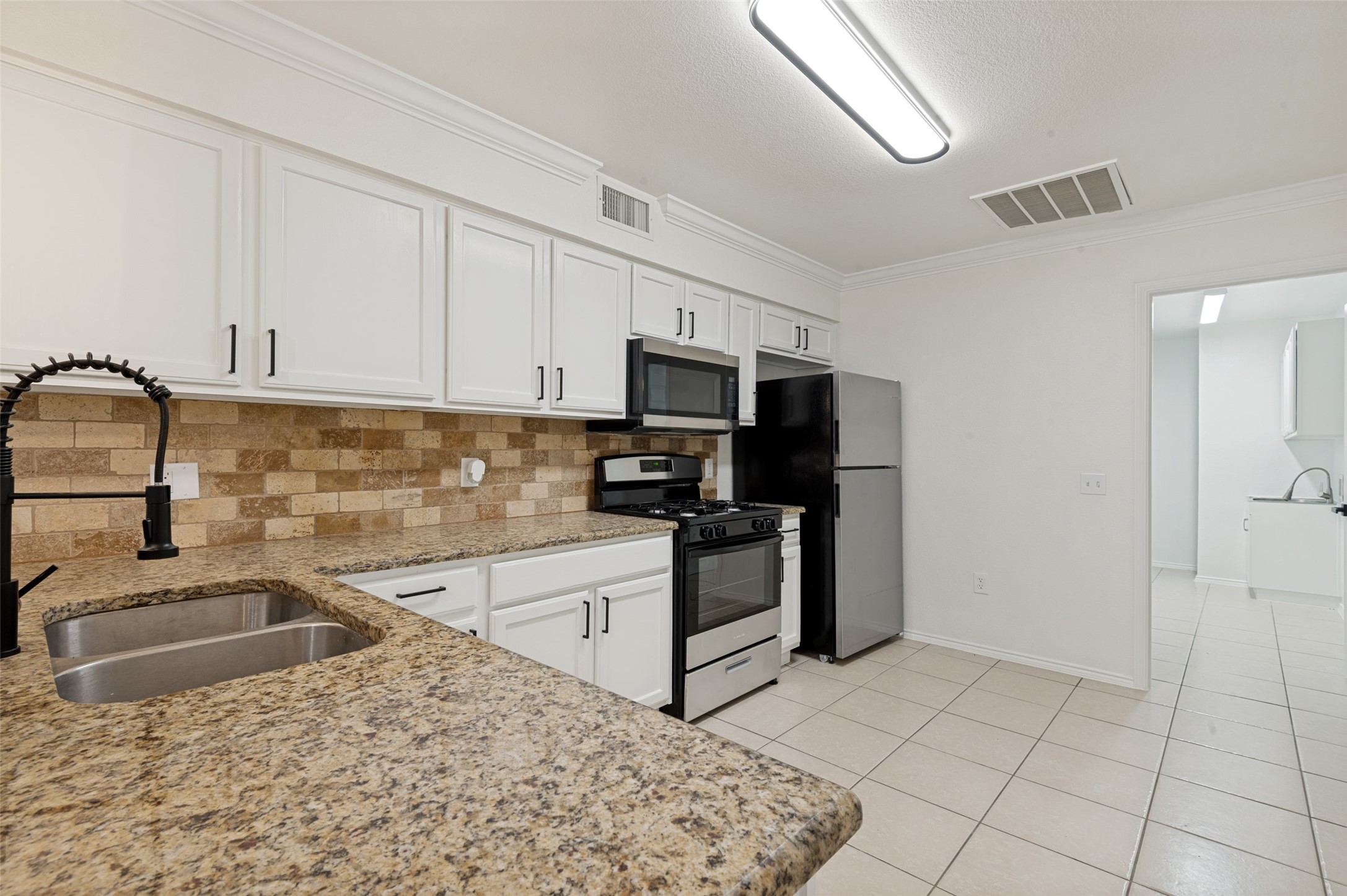 1004 Bridges Drive Arlington TX 76012