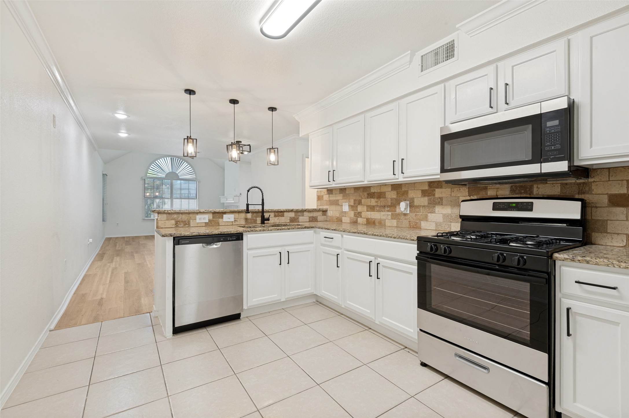 1004 Bridges Drive Arlington TX 76012