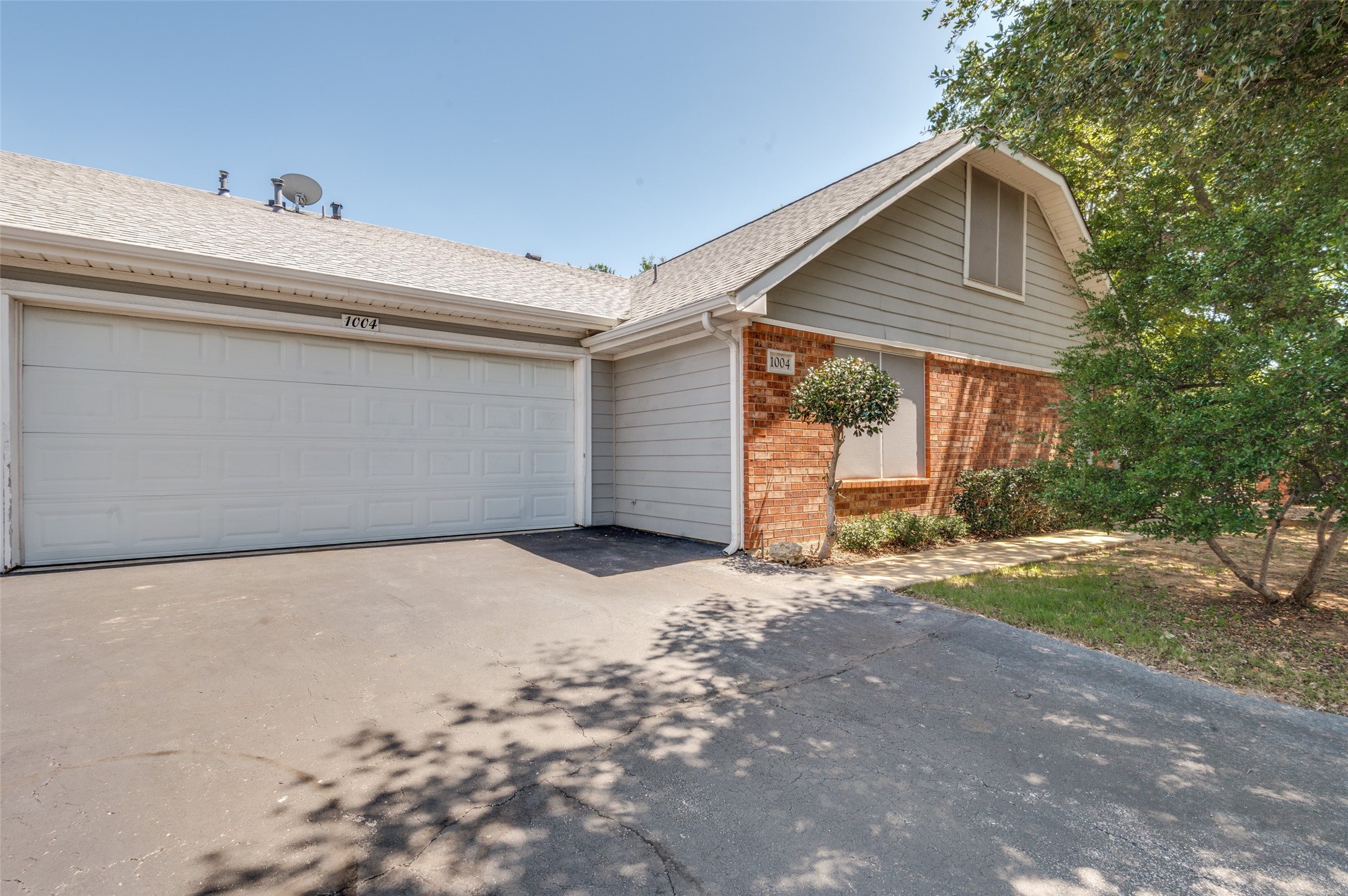 1004 Bridges Drive Arlington TX 76012
