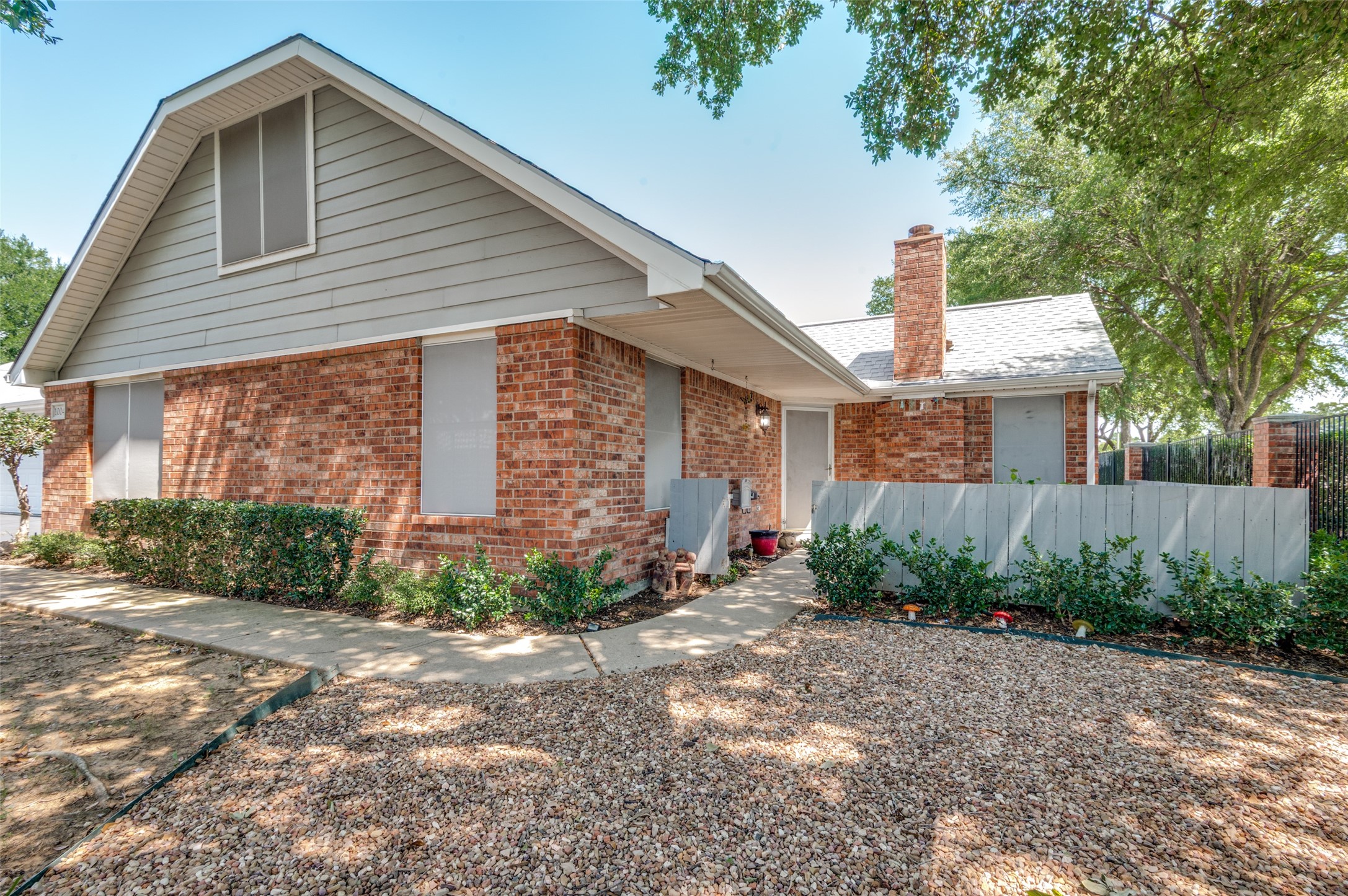 1004 Bridges Drive Arlington TX 76012