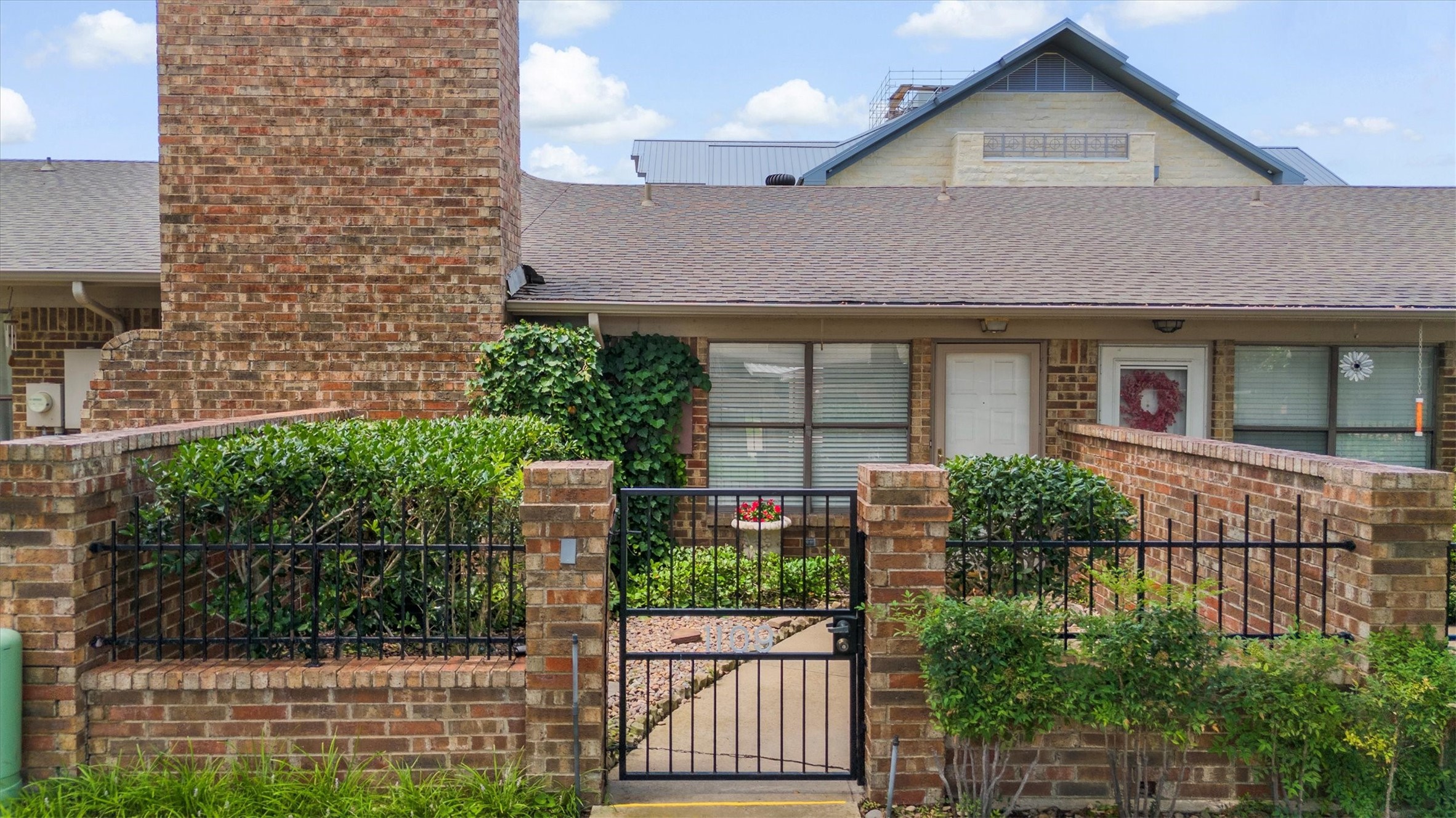 1109 Glenbrook Street Benbrook TX 76126