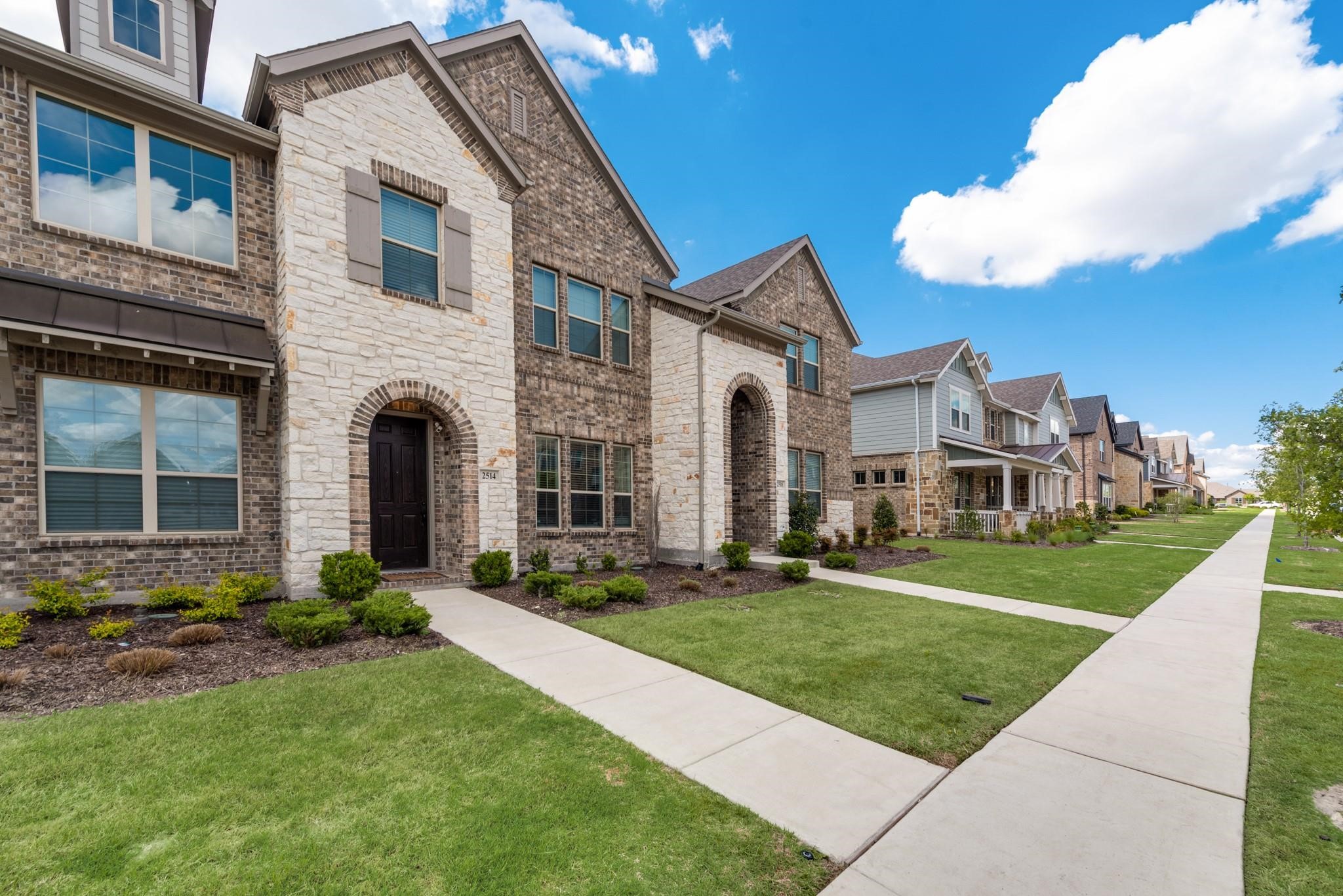 2514 Barnwood Lane Garland TX 75042