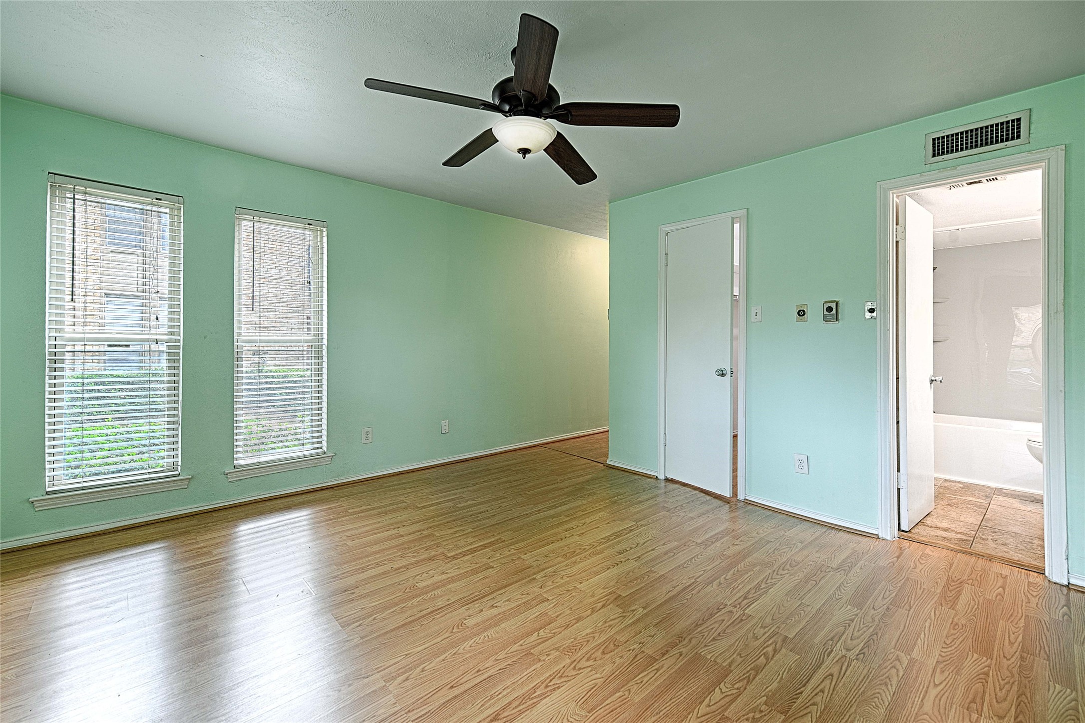 5808 Sandhurst Lane Dallas TX 75206