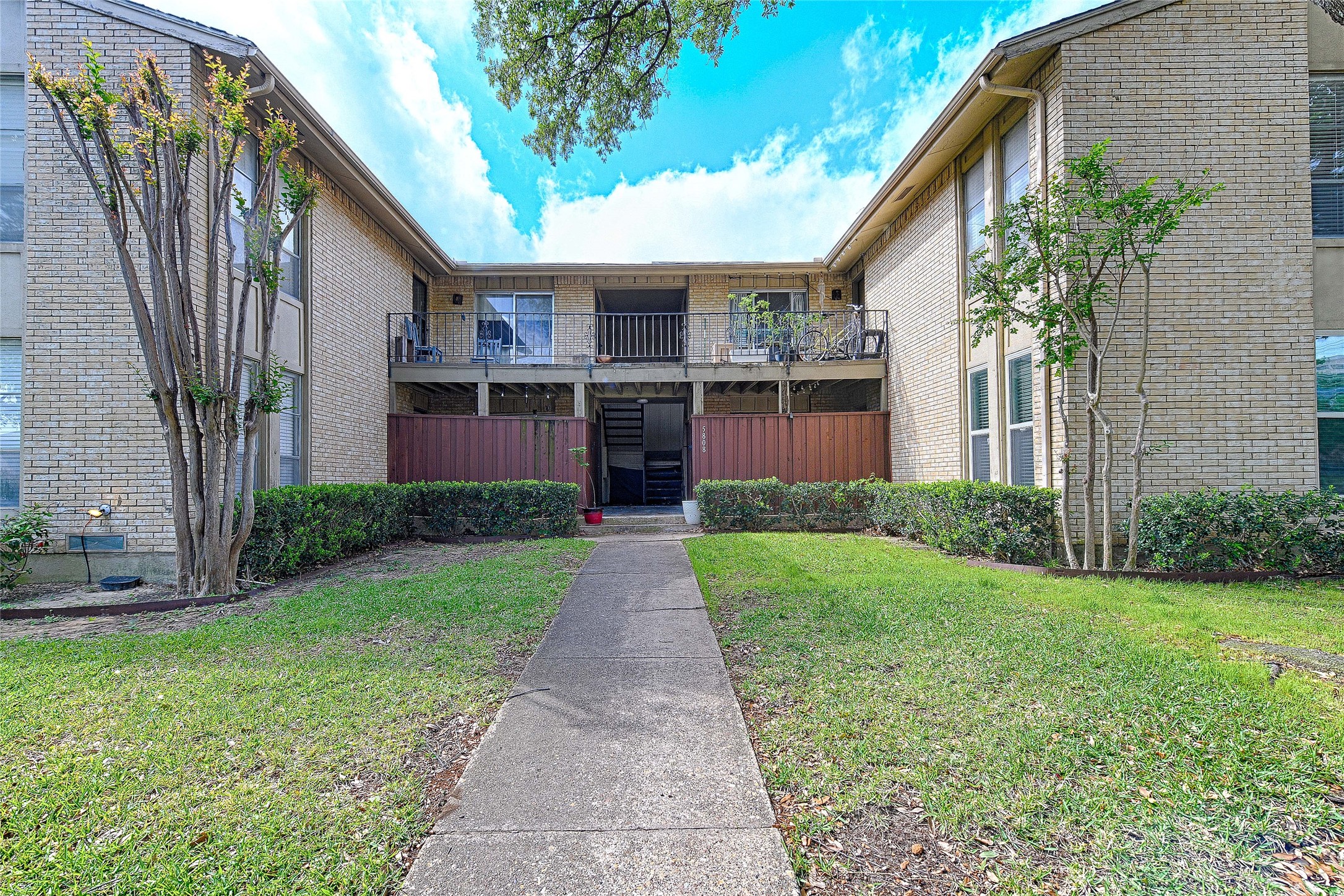 5808 Sandhurst Lane Dallas TX 75206