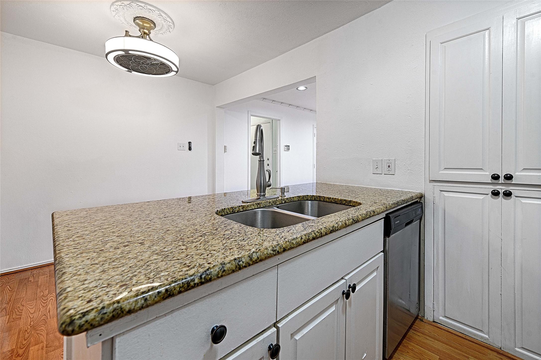5808 Sandhurst Lane Dallas TX 75206