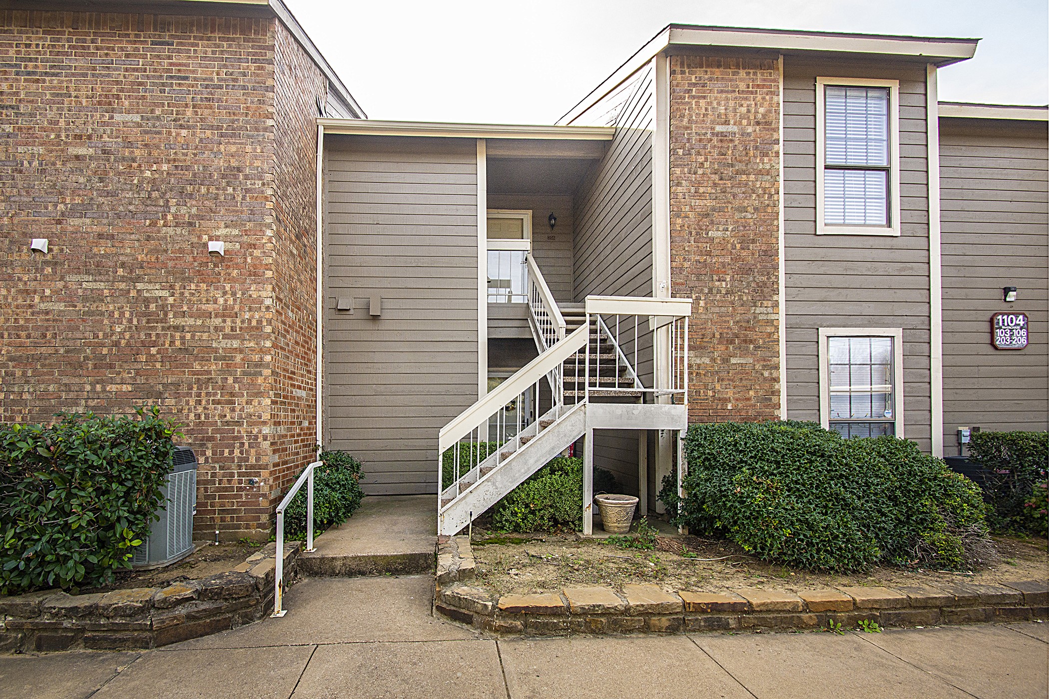 1104 Riverchase Lane Arlington TX 76011