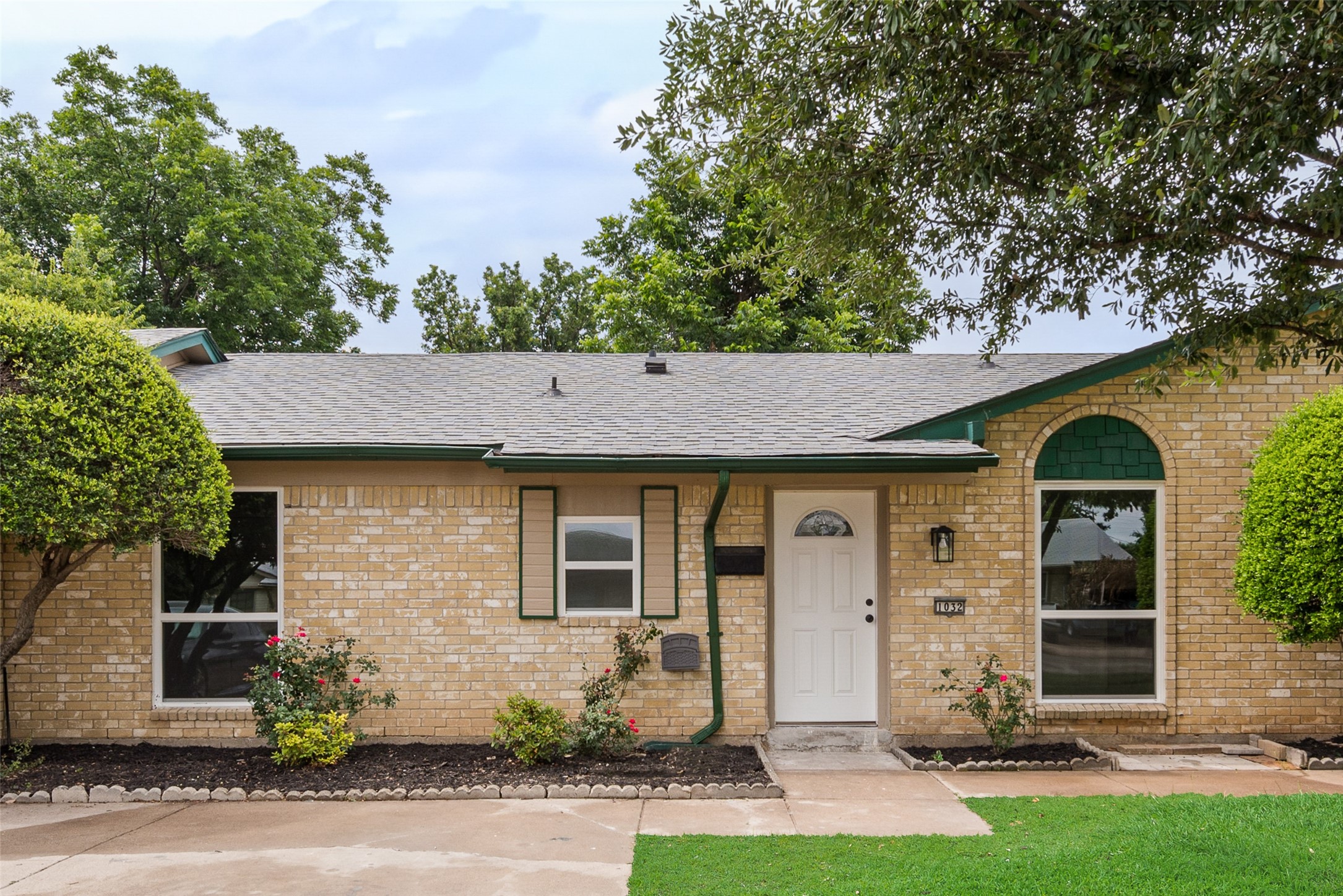 1032 Pleasant Valley Lane Arlington TX 76015