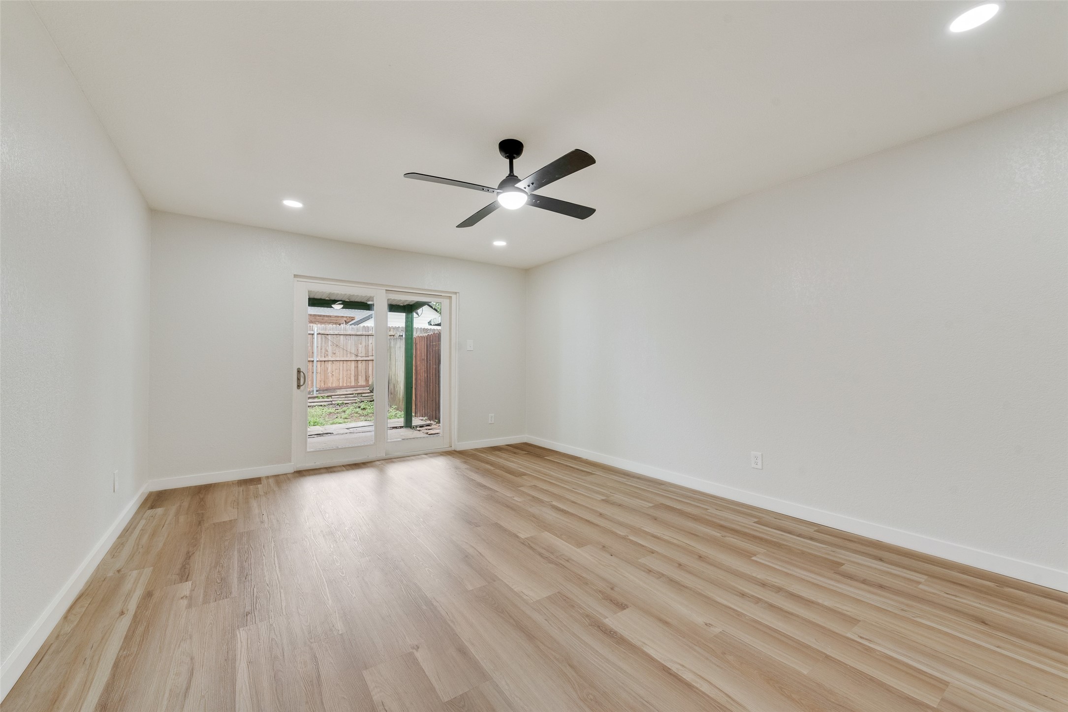 1032 Pleasant Valley Lane Arlington TX 76015