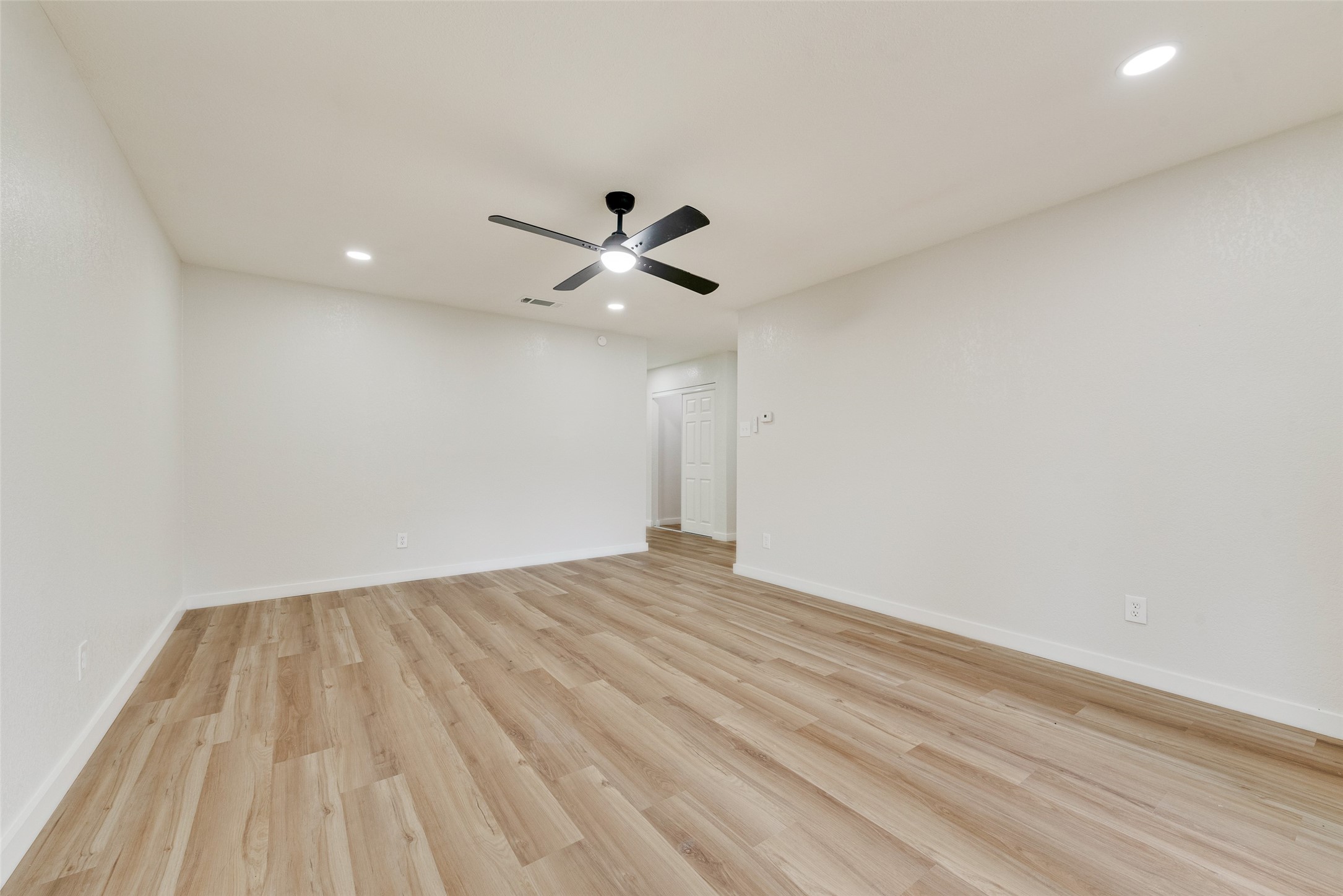 1032 Pleasant Valley Lane Arlington TX 76015