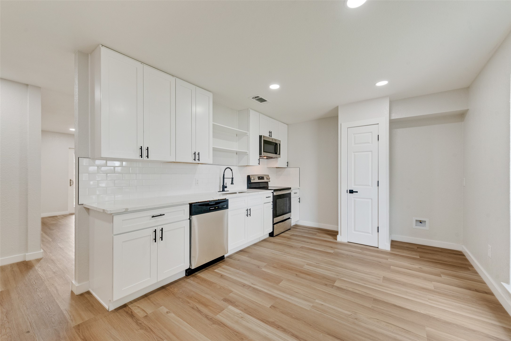 1032 Pleasant Valley Lane Arlington TX 76015