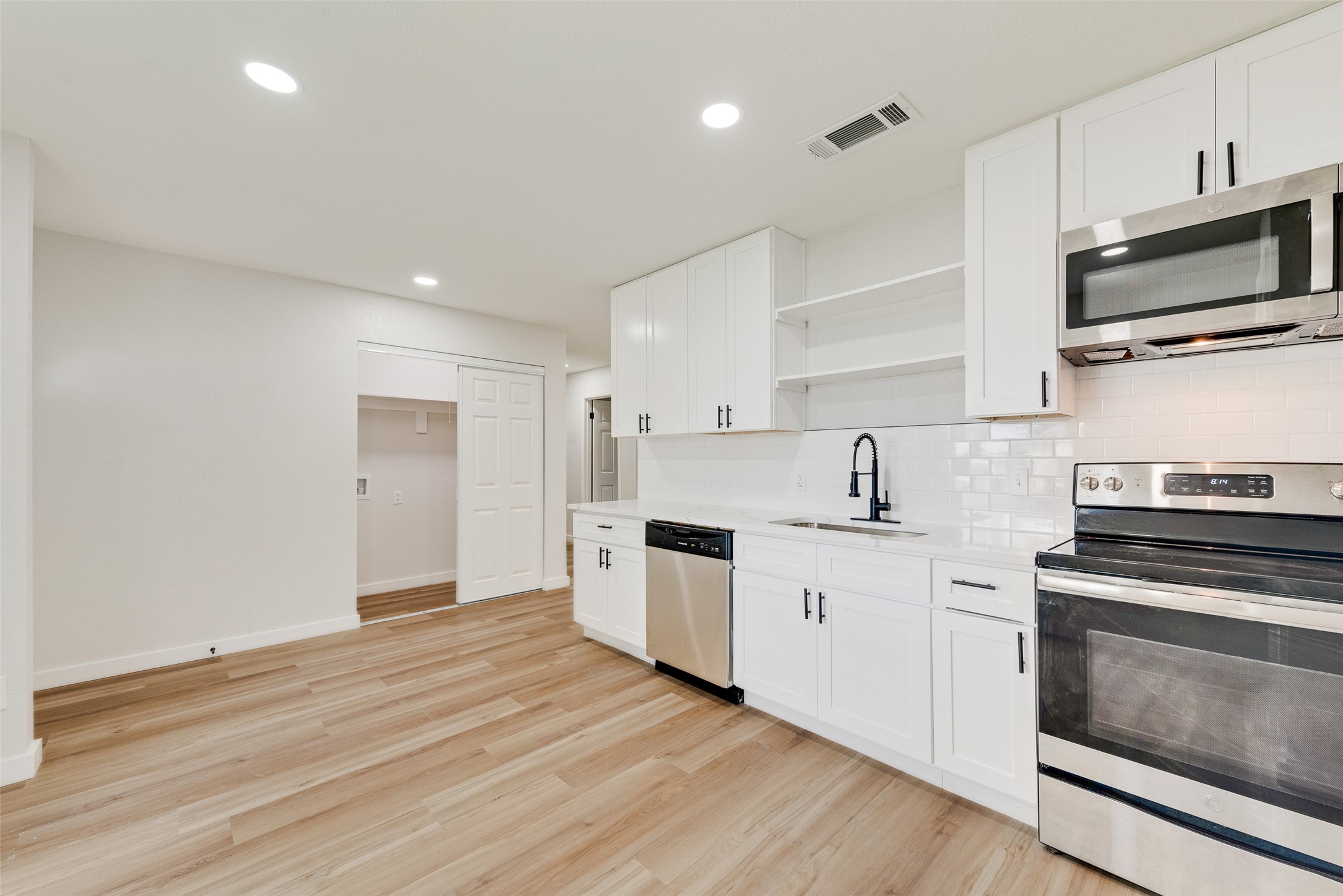1032 Pleasant Valley Lane Arlington TX 76015