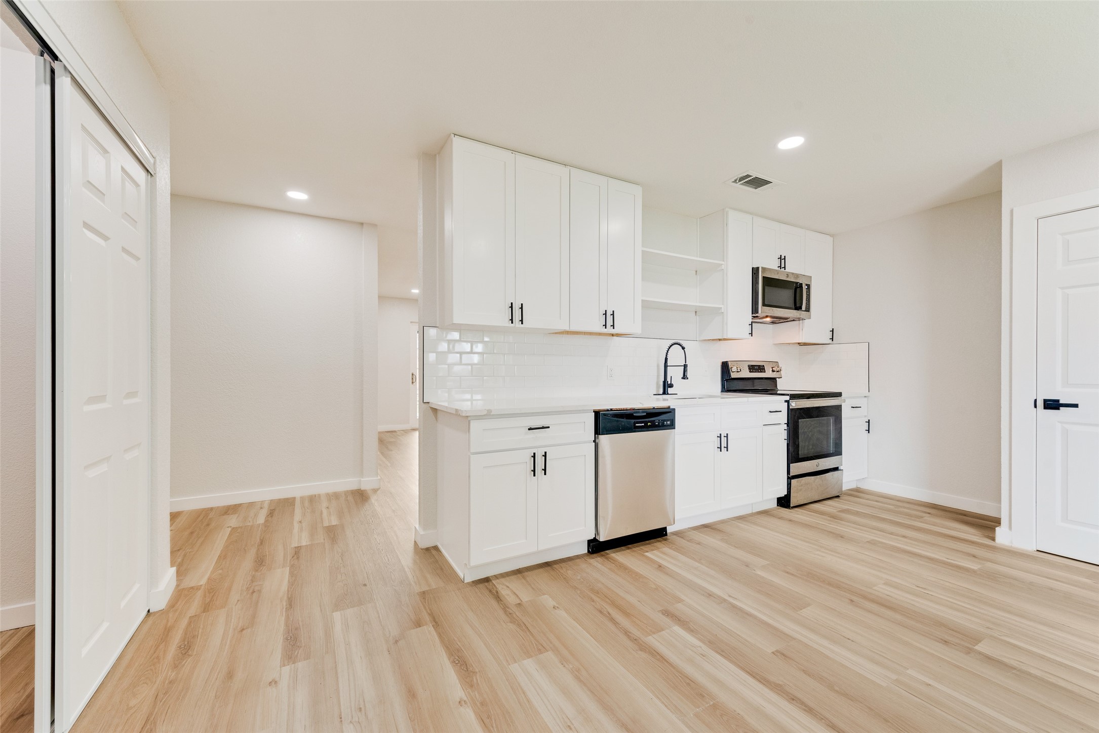 1032 Pleasant Valley Lane Arlington TX 76015