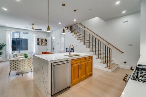 708 W Tenth Street Dallas TX 75208